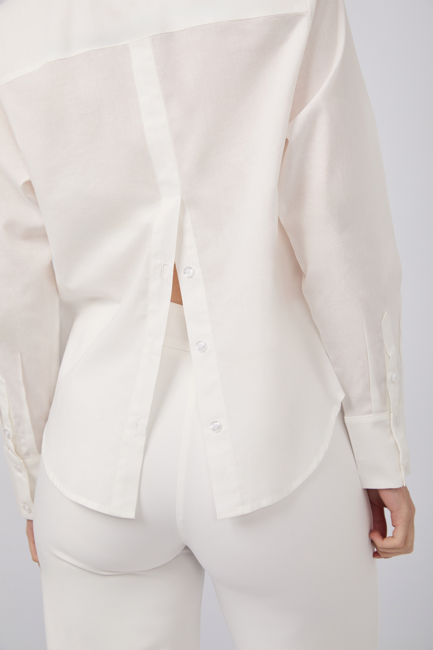 BLUSA BILBAO CAMISERA CON BOTONES DELANTEROS Y POSTERIORES PERLA