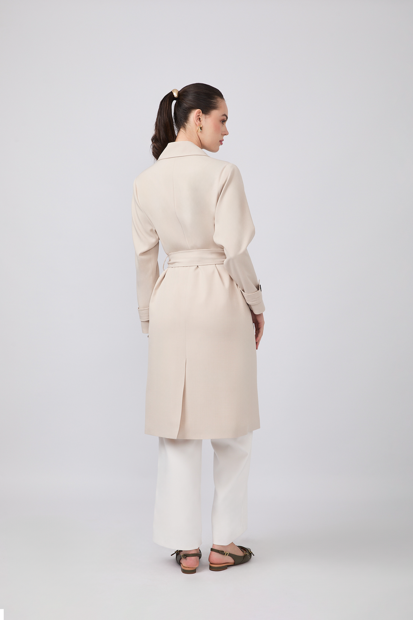 Gabardina Becca larga con abertura y bolsillos funcionales Beige