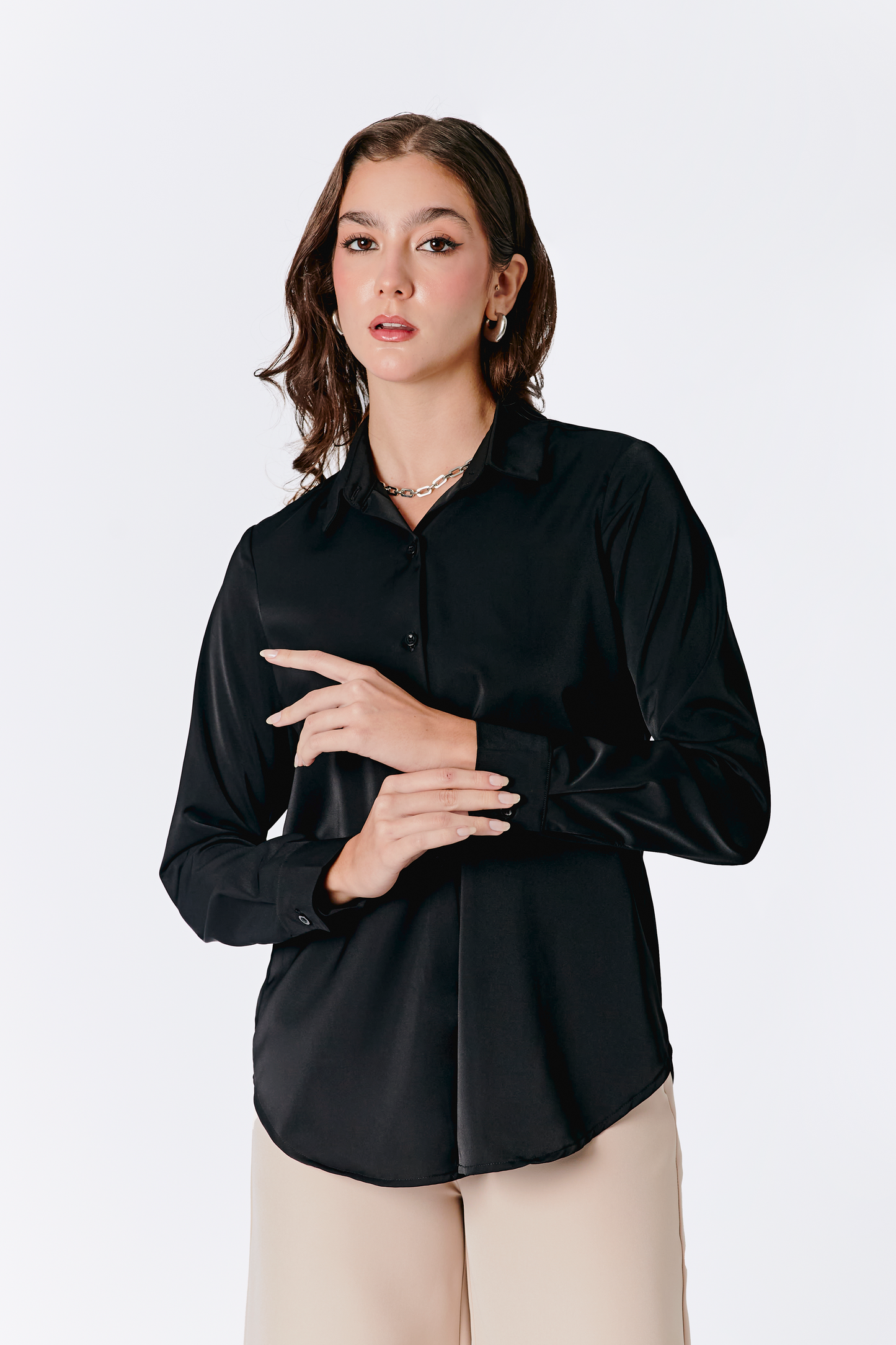 BLUSA LORENA MANGA LARGA CON BOTONES NEGRO