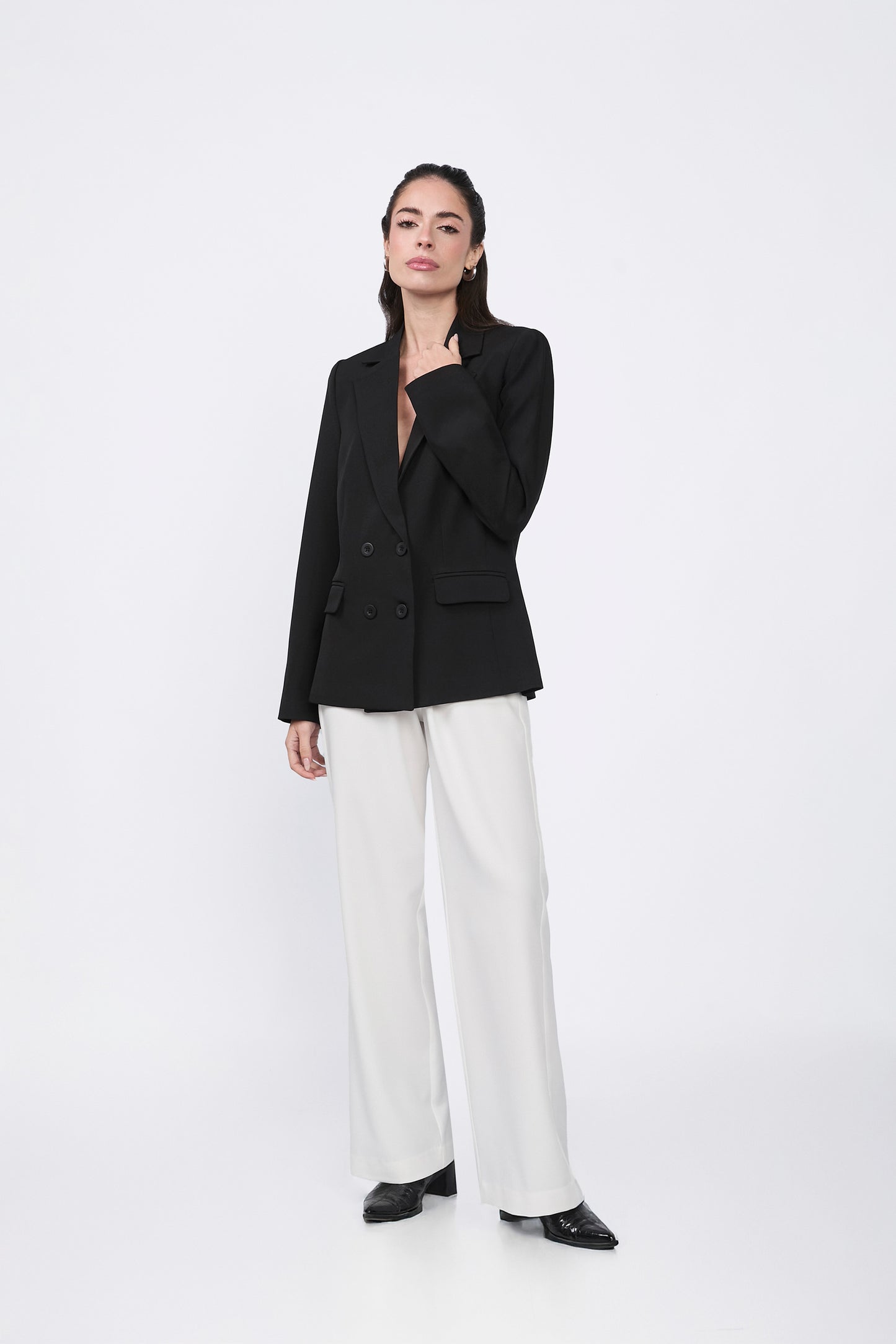 Blazer Daphne cruzado con solapa y bolsillos negro