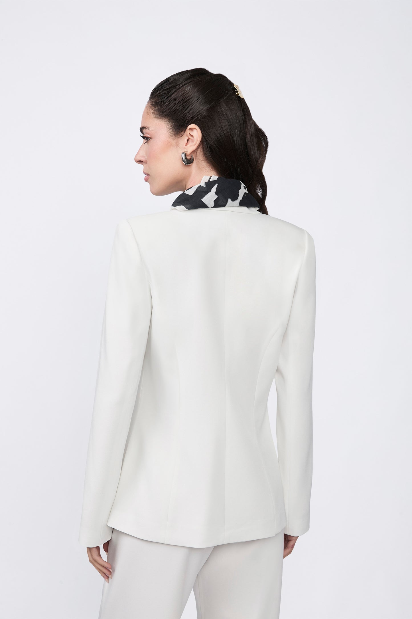 Blazer Daphne cruzado con solapa y bolsillos perla
