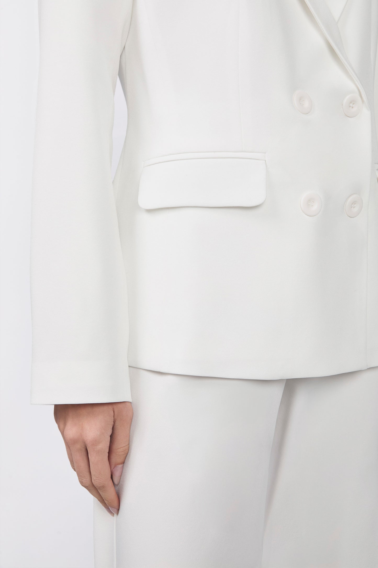 Blazer Daphne cruzado con solapa y bolsillos perla