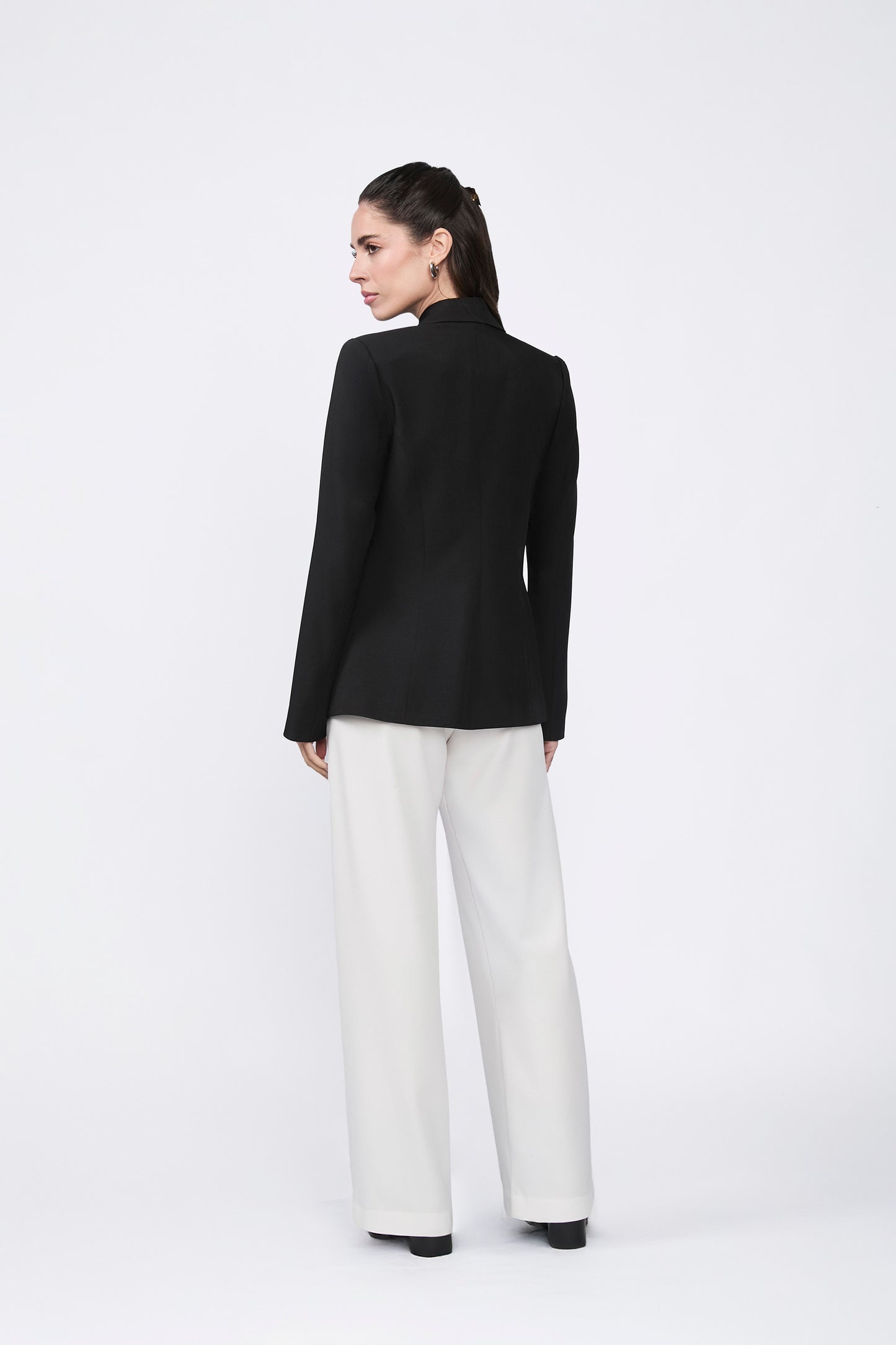 Blazer Daphne cruzado con solapa y bolsillos negro