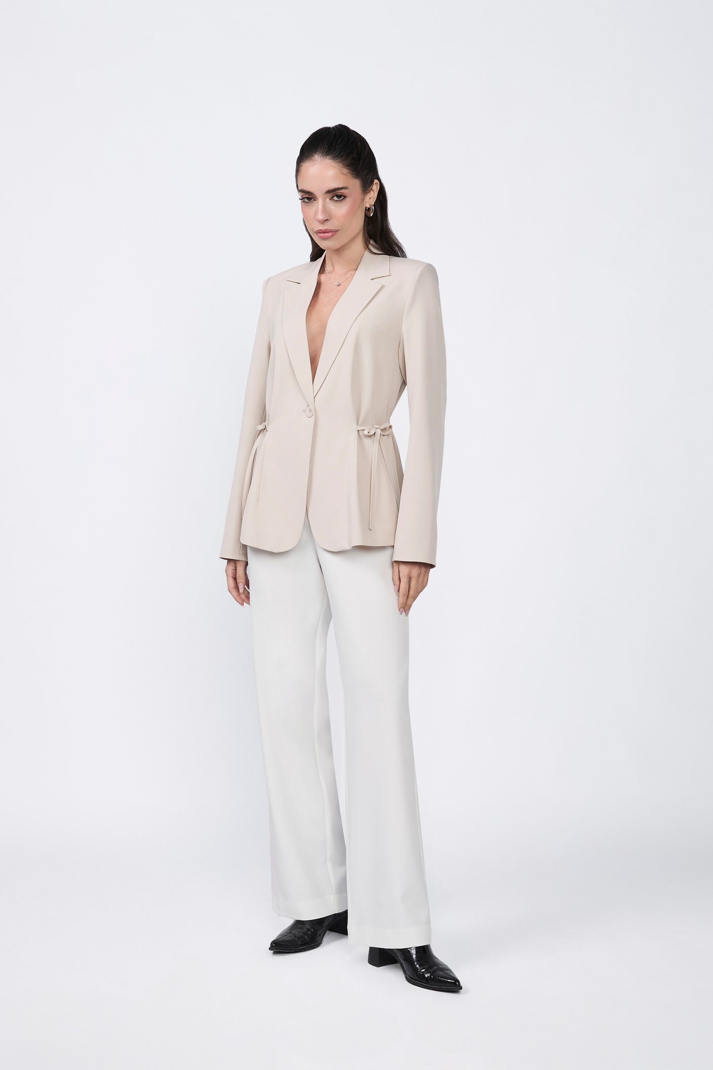 Blazer Sienna con solapa y amarre cintura beige