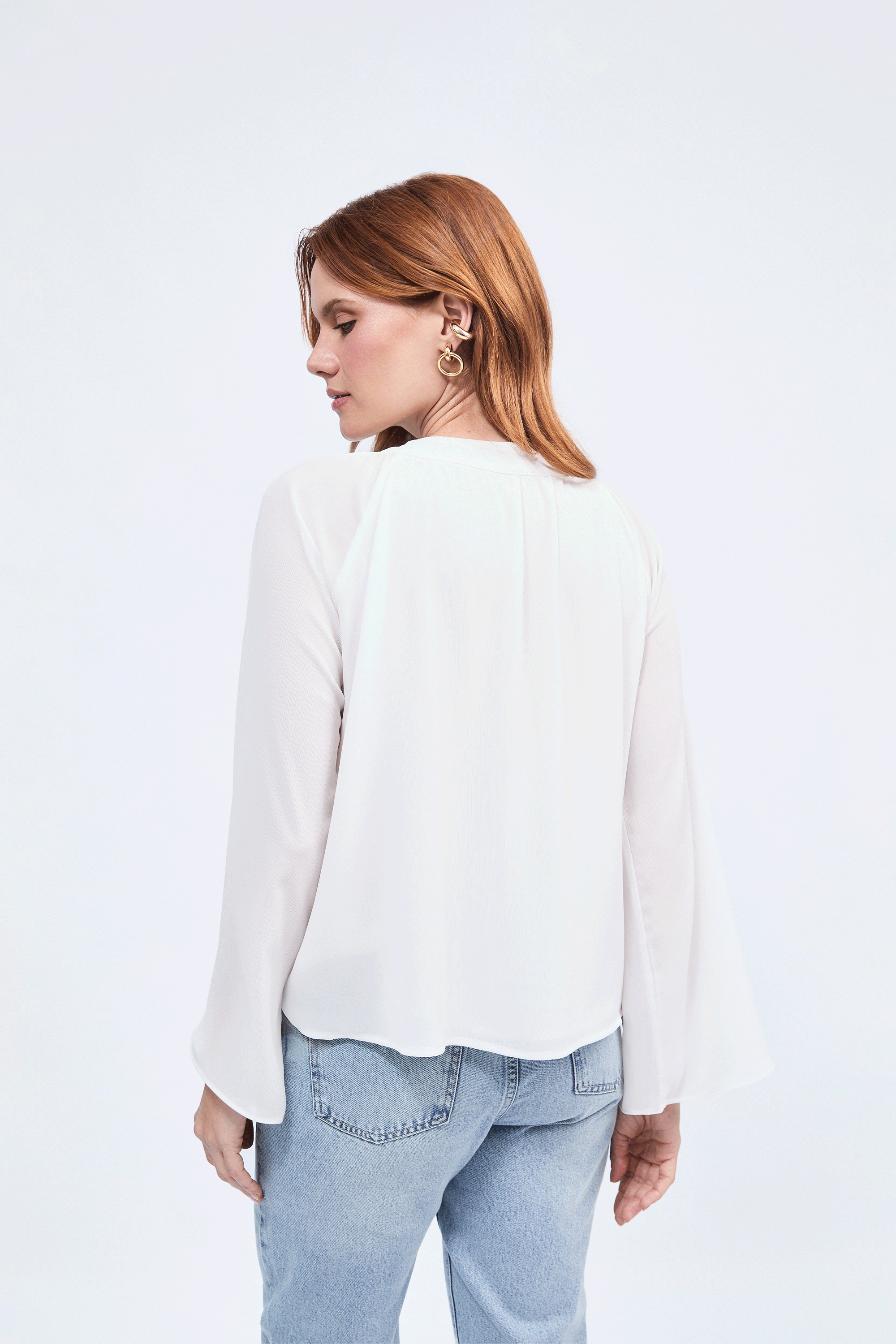 Blusa Alice cuello V con lazo para amarrar perla