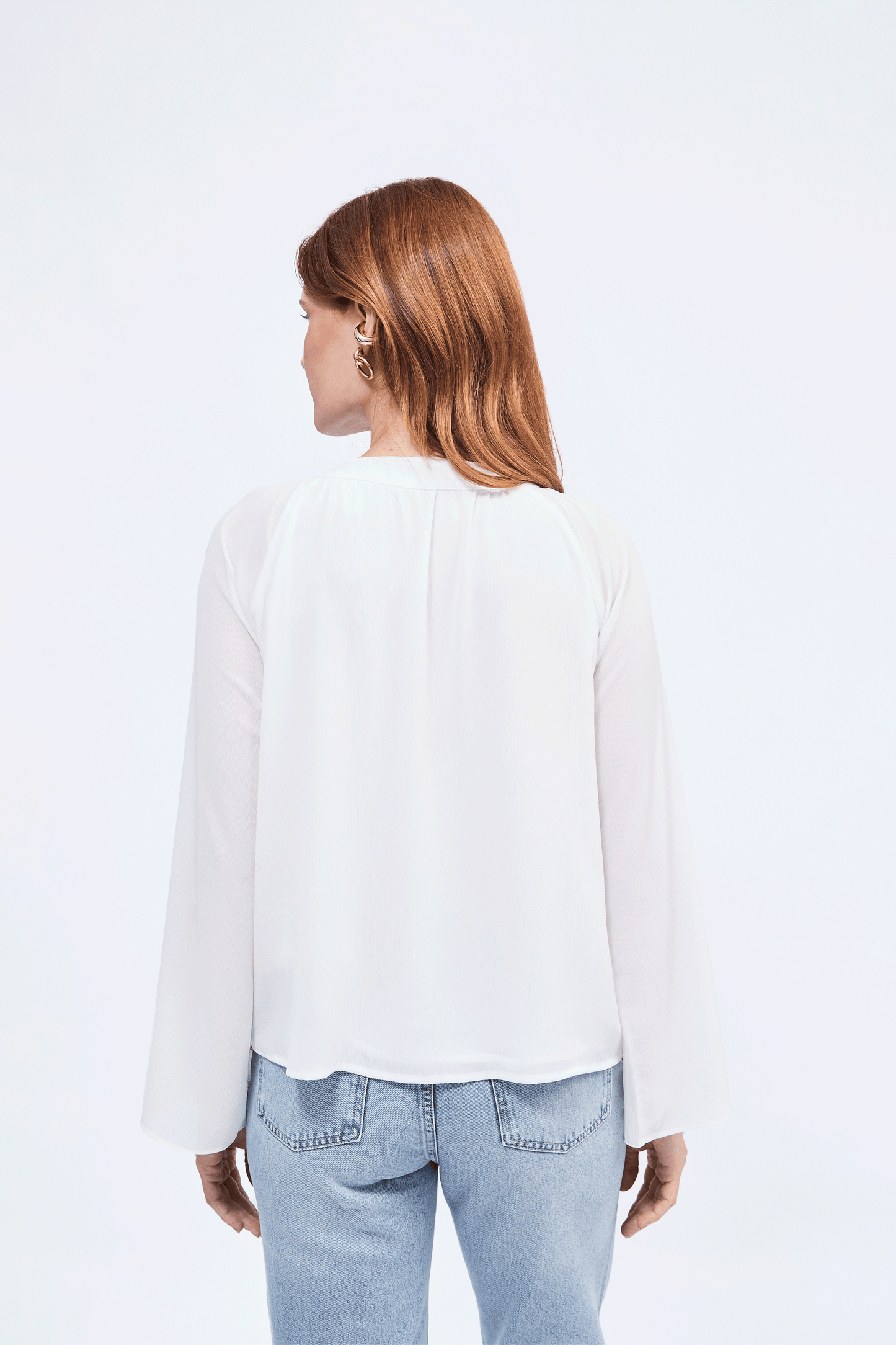 Blusa Alice cuello V con lazo para amarrar perla