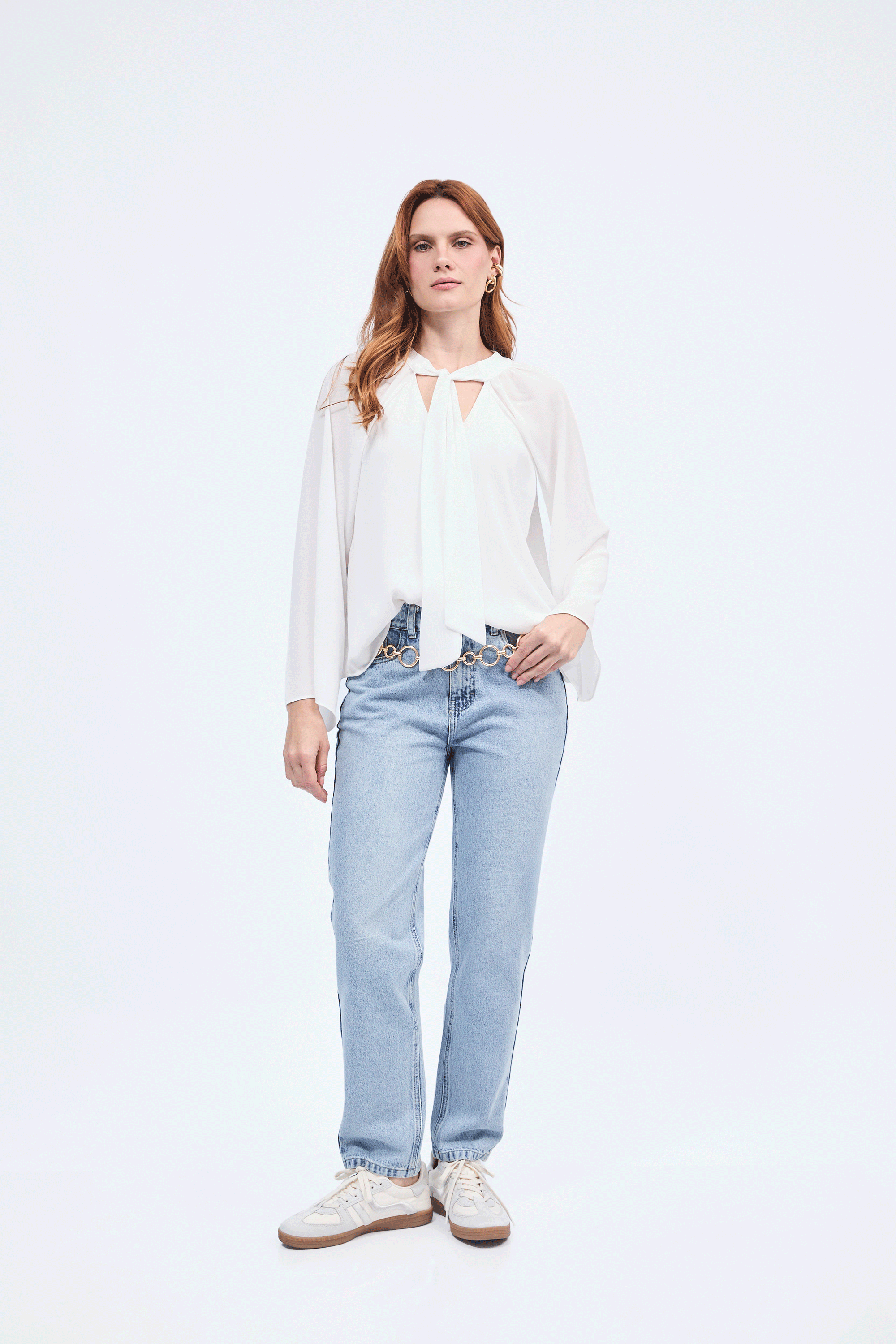 Blusa Alice cuello V con lazo para amarrar perla