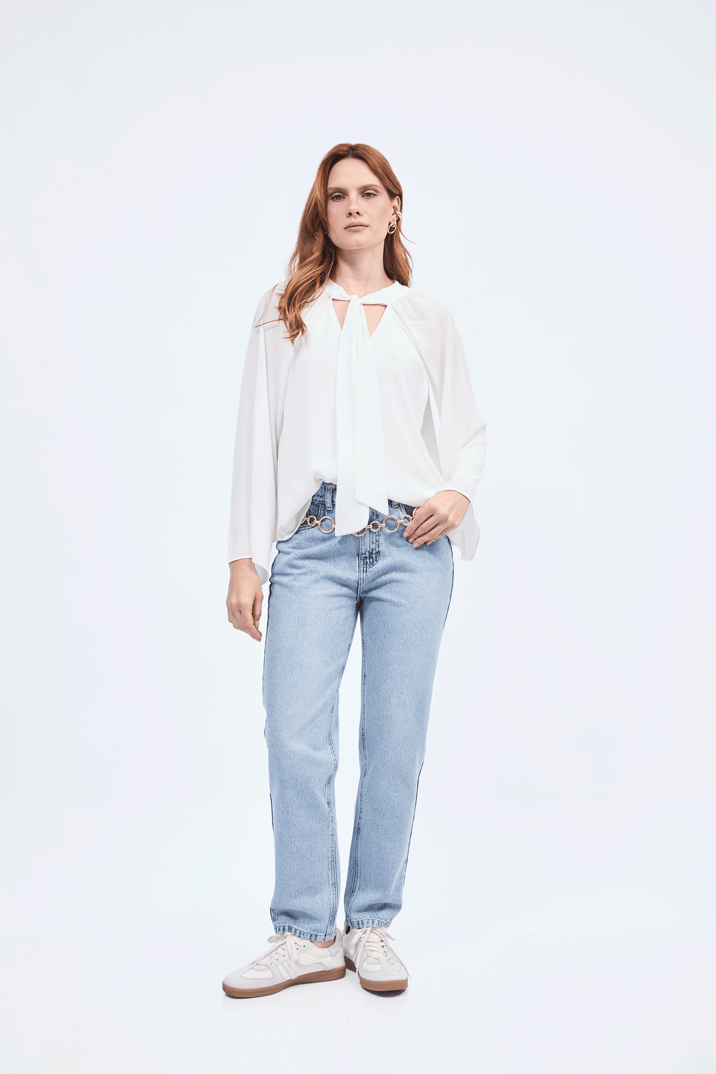 Blusa Alice cuello V con lazo para amarrar perla