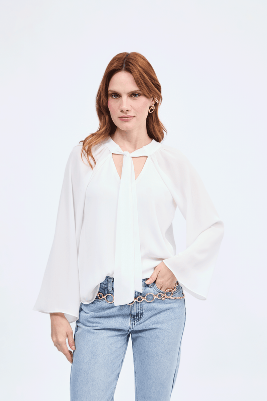 Blusa Alice cuello V con lazo para amarrar perla