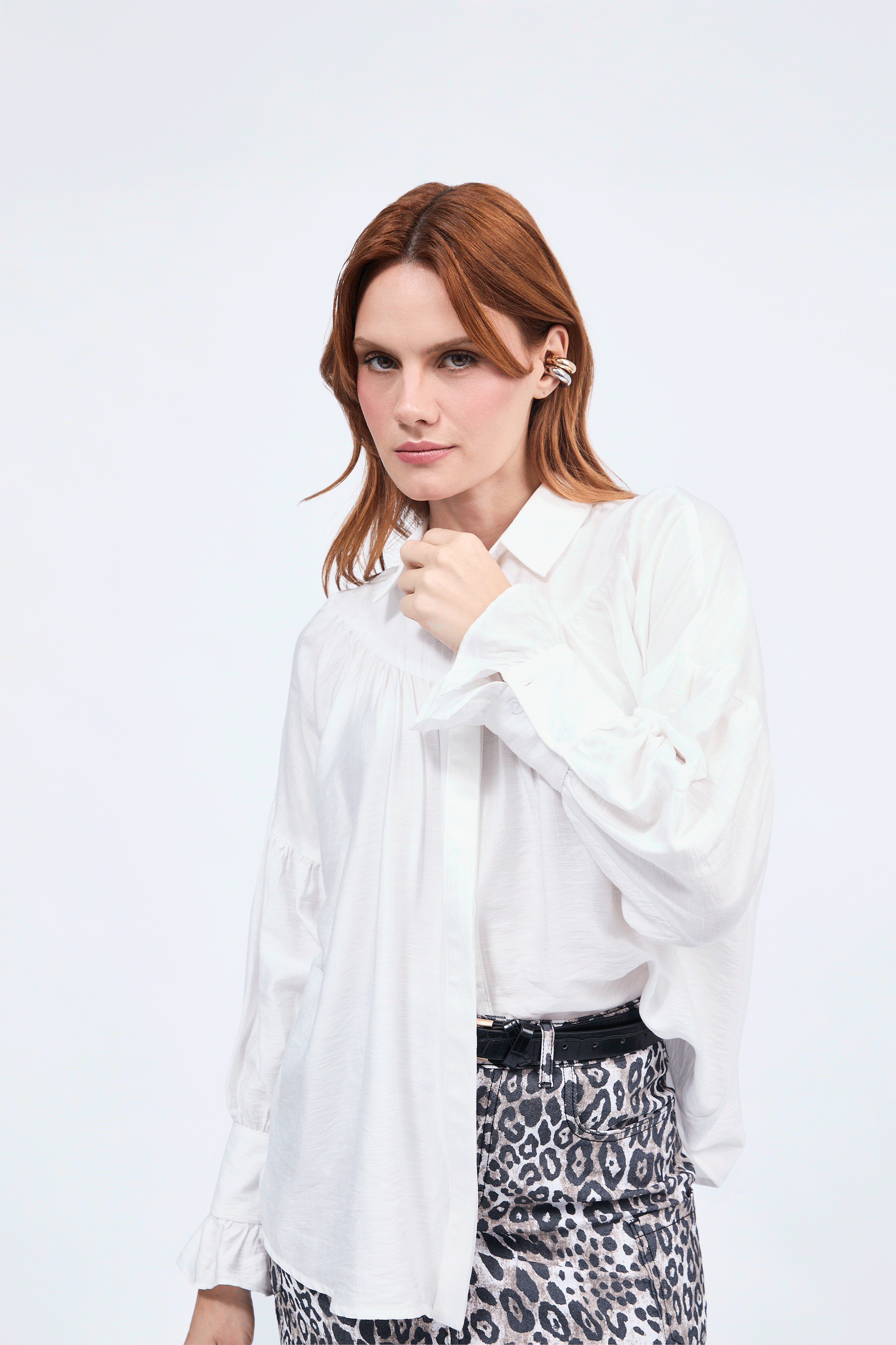 BLUSA JOSEFINA MANGA LARGA CON RECOGIDO PERLA