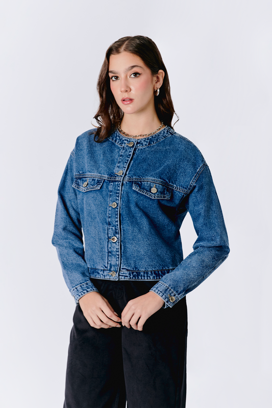 CASACA DENIM CON BOLSILLO INTERNO AZUL CRISTAL