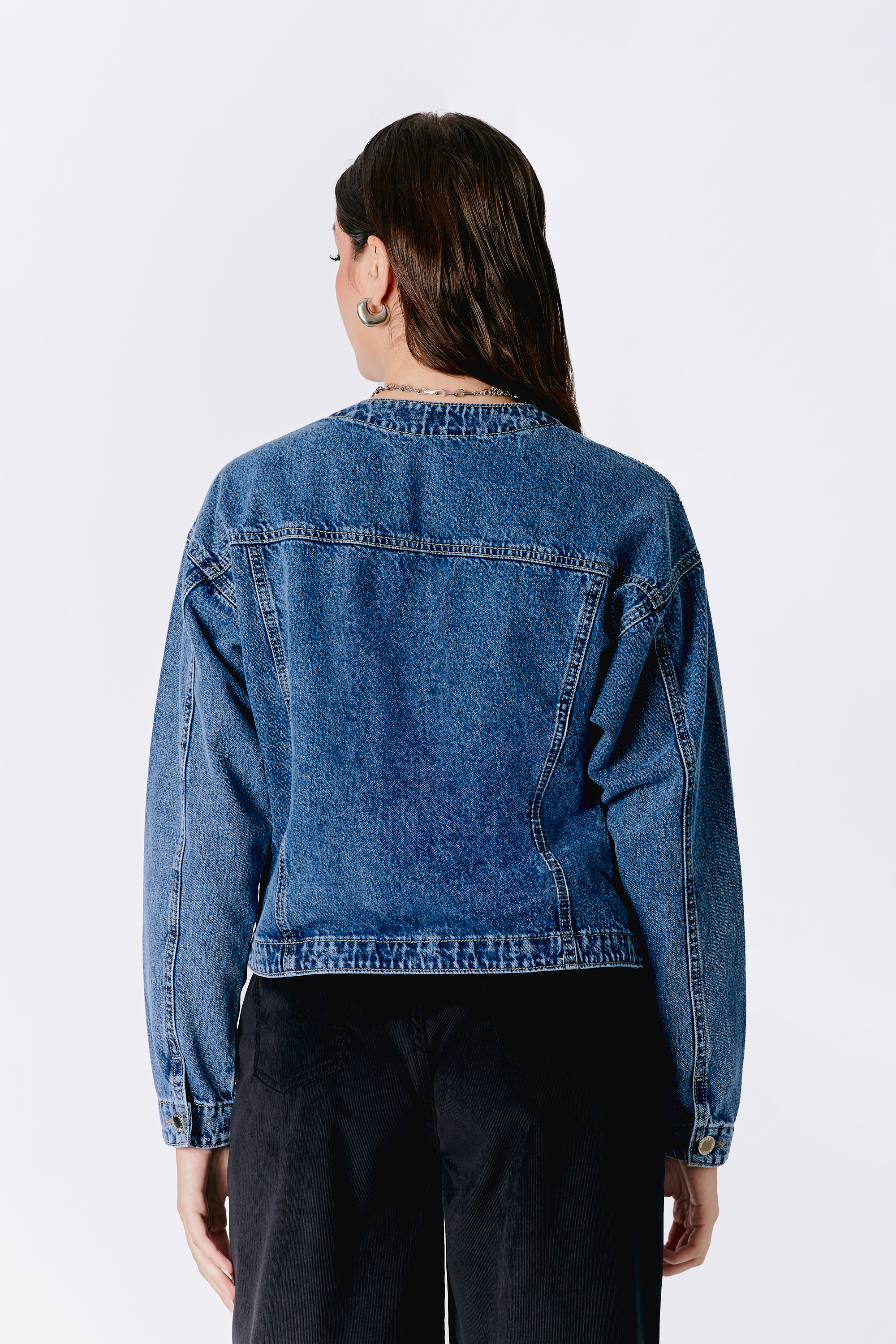 CASACA DENIM CON BOLSILLO INTERNO AZUL CRISTAL