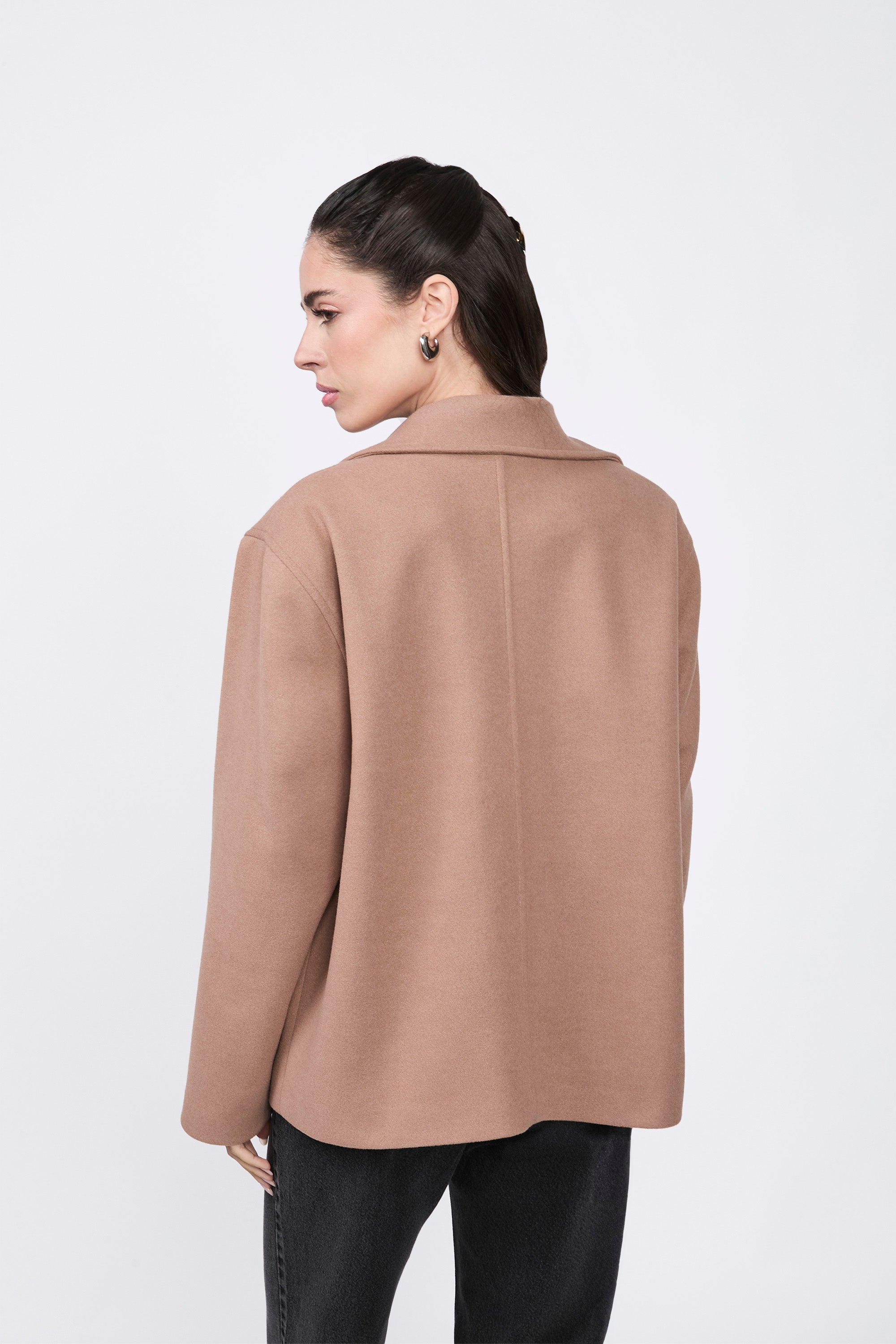 Casaca Kenia semi-oversize con bolsillos laterales cocoa