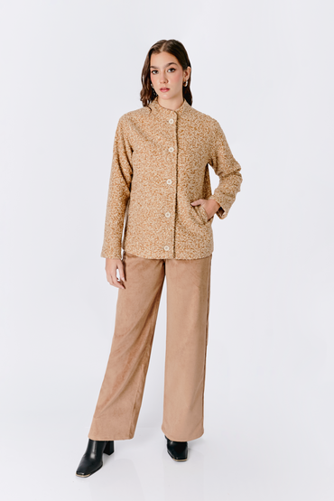 CASACA OSLO CON BOLSILLOS LATERALES Y BOTONES CAMEL