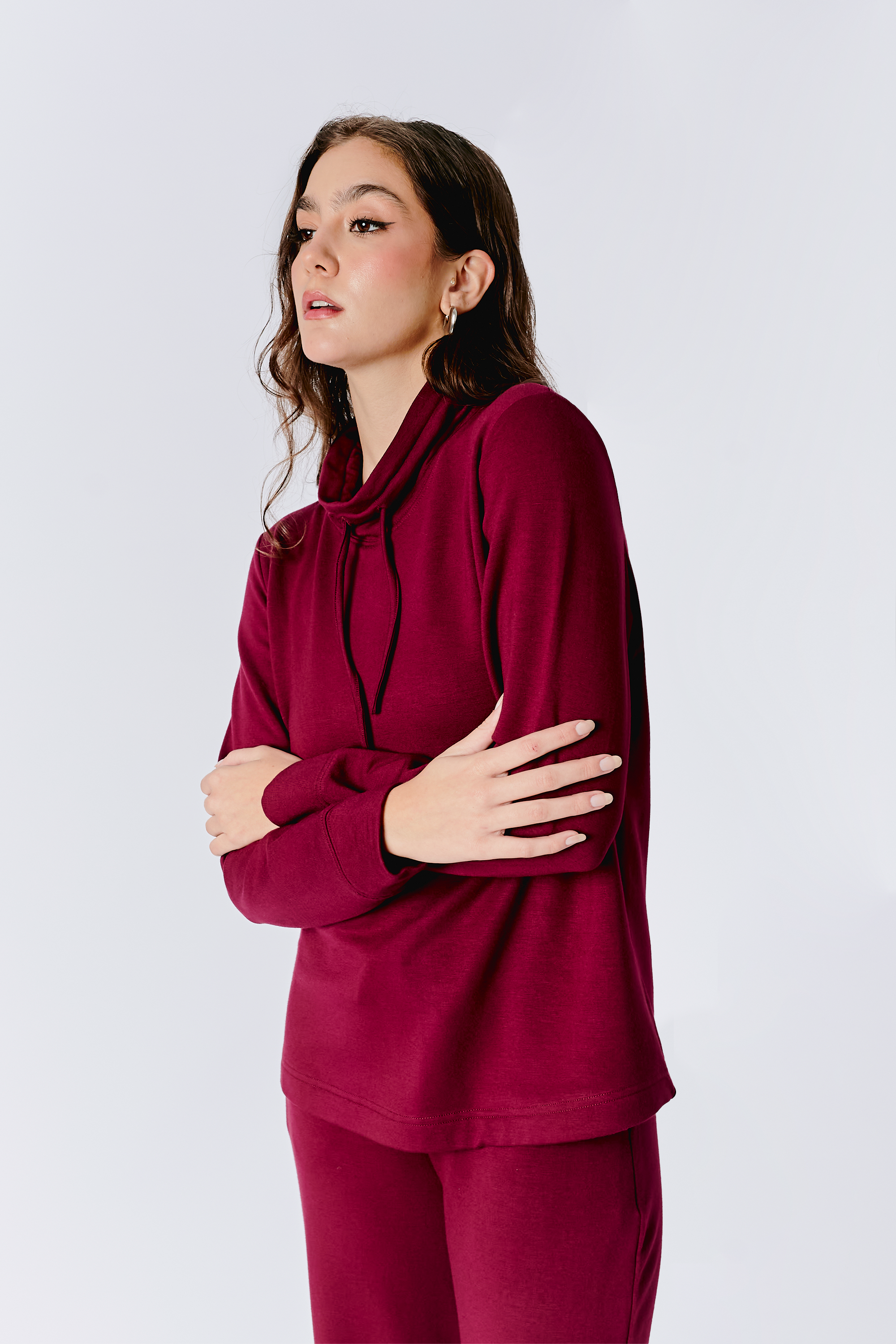 POLERA LOURDES CON CUELLO ALTO Y REGULADOR BURGUNDY