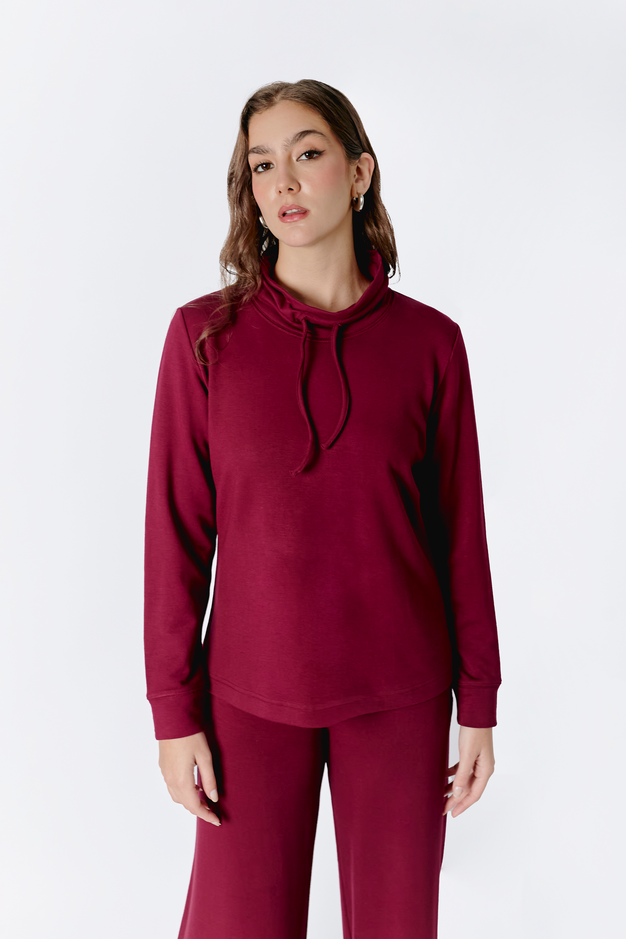 POLERA LOURDES CON CUELLO ALTO Y REGULADOR BURGUNDY