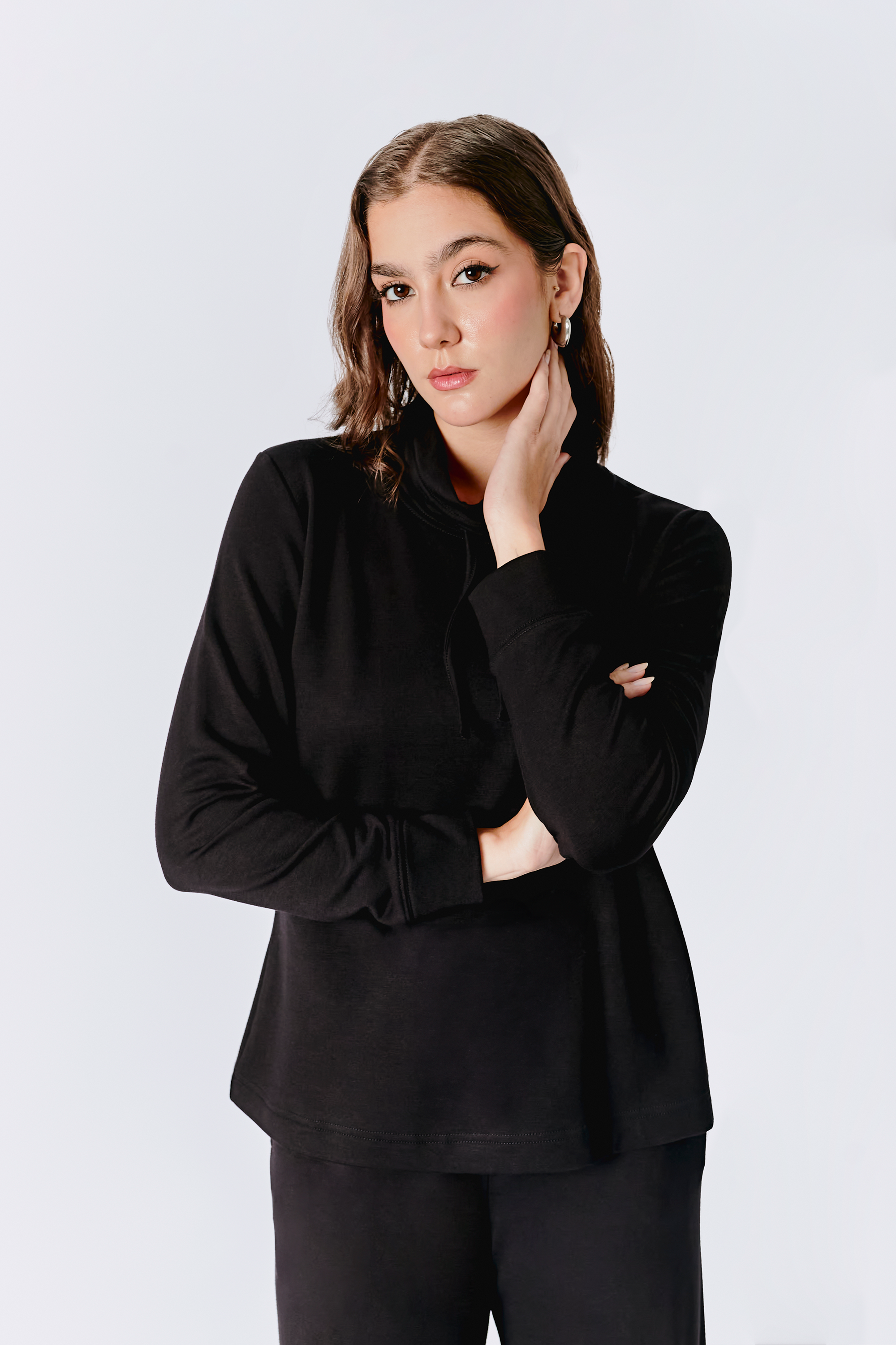 POLERA LOURDES CON CUELLO ALTO Y REGULADOR NEGRO