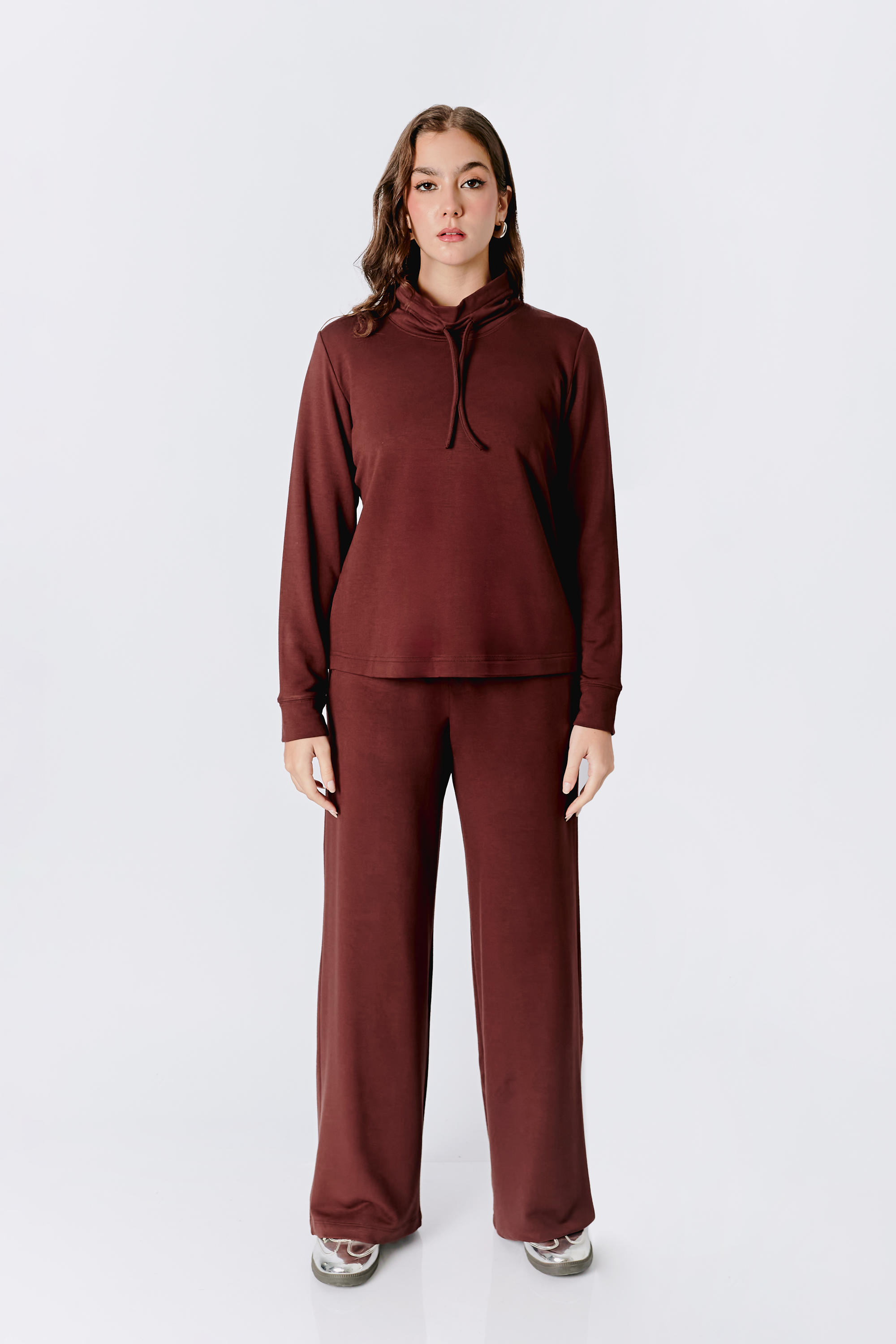 POLERA LOURDES CON CUELLO ALTO Y REGULADOR MARRÓN