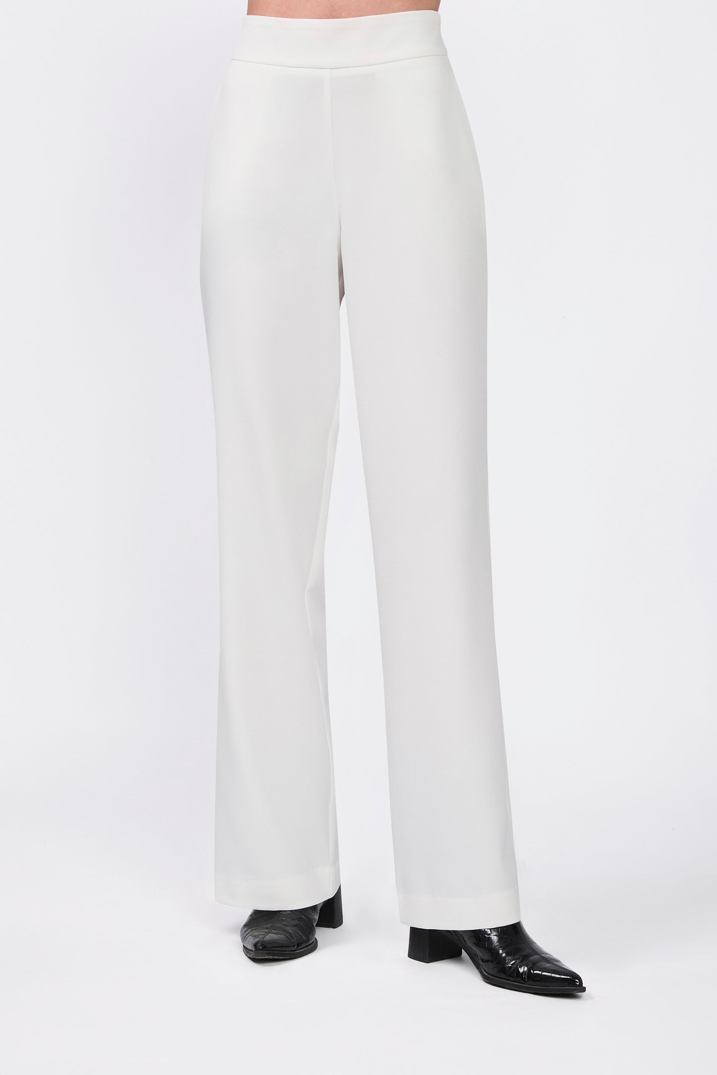 Pantalón Sienna recto con cierre lateral invisible perla