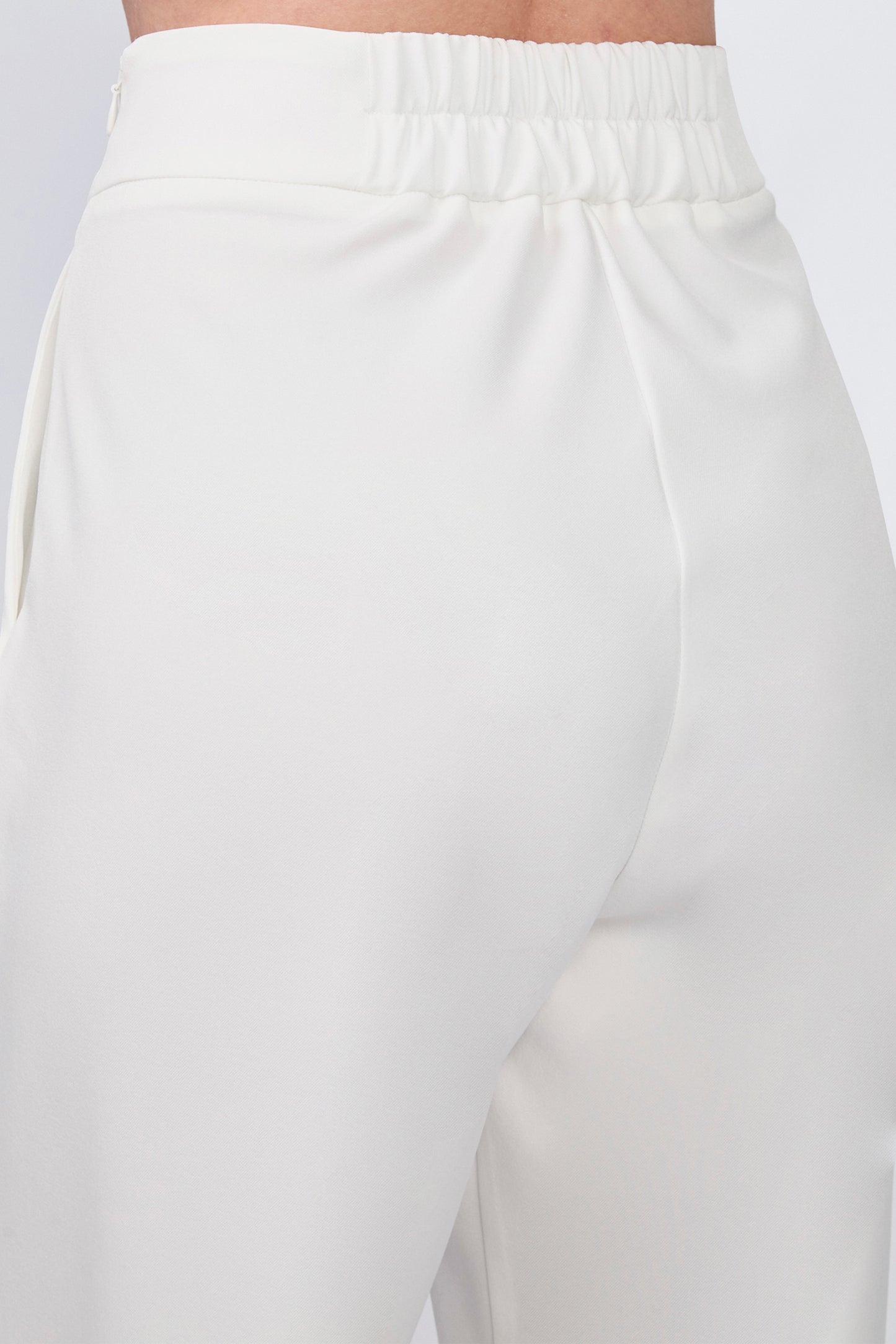 Pantalón Sienna recto con cierre lateral invisible perla
