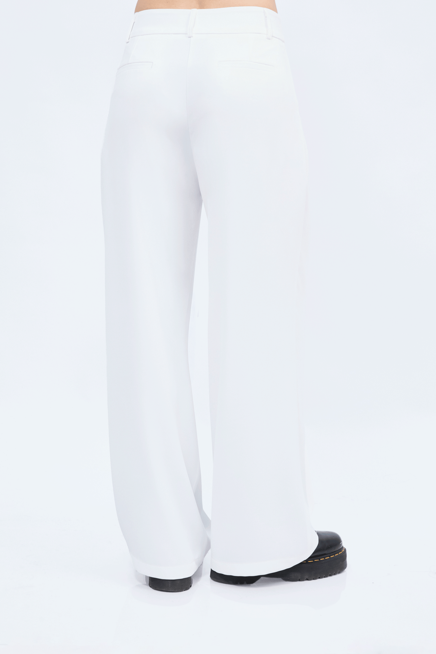 Pantalón Paris semi palazo con pinzas y bolsillos Perla