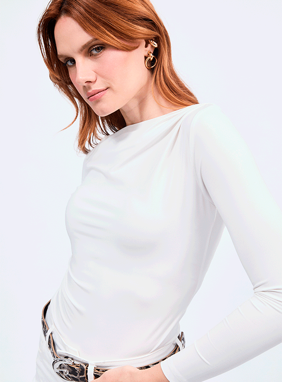 Polo Ellie con detalle fruncido manga larga perla