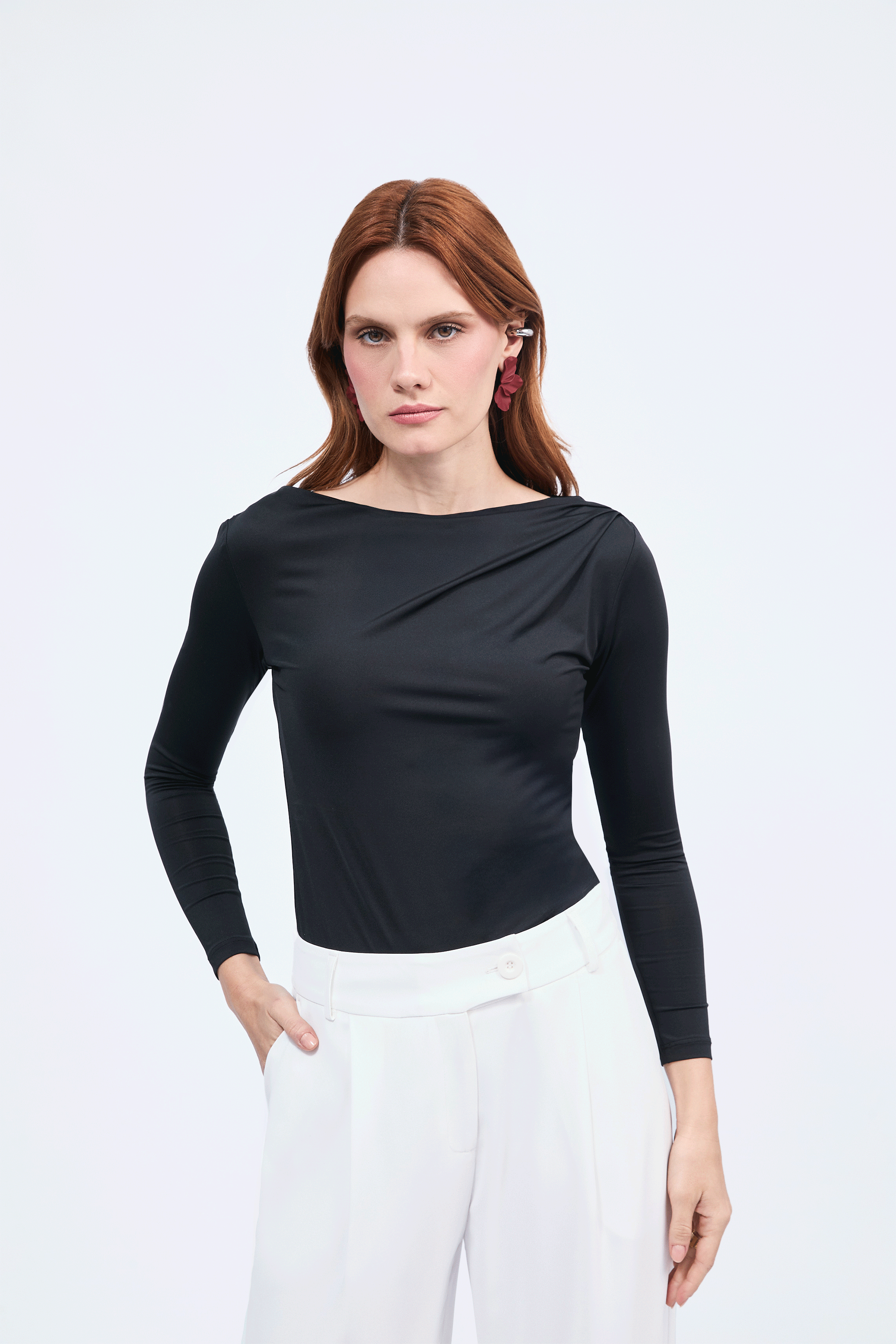 Polo Ellie con detalle fruncido manga larga negro