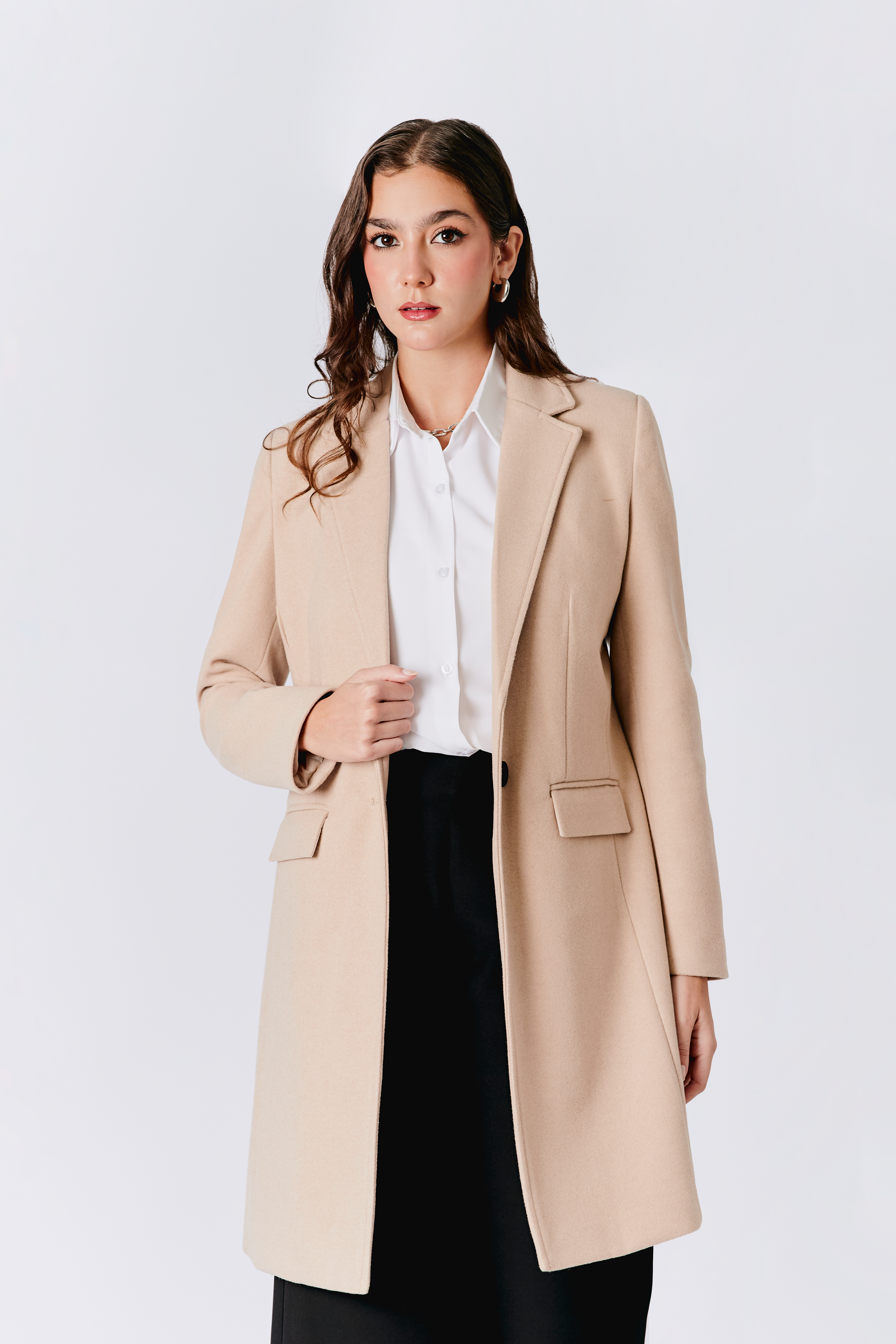 SACO ALTAMIRA LARGO CON BOLSILLOS FUNCIONALES BEIGE