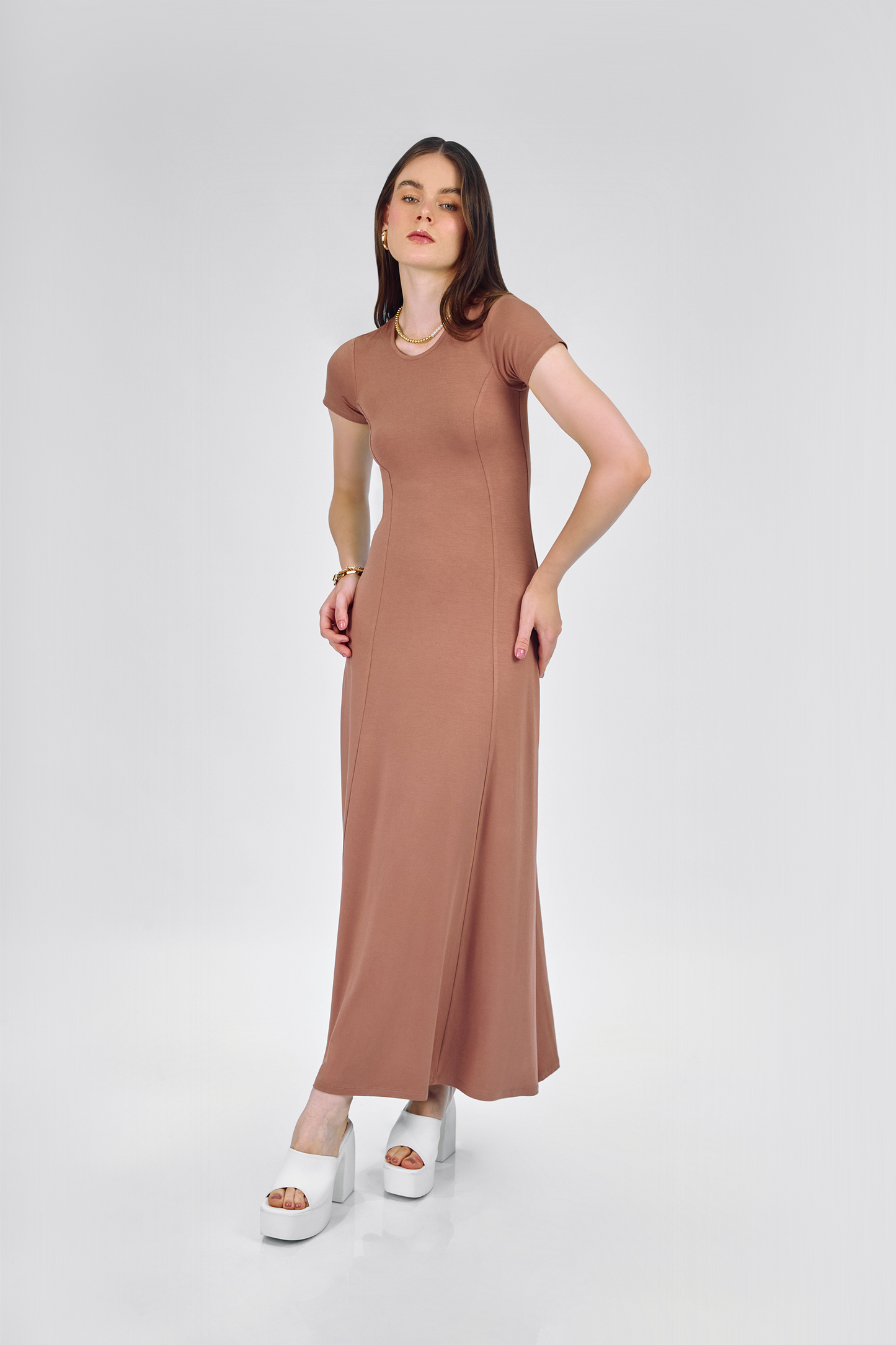 VESTIDO LARGO CUELLO REDONDO VIVIANNE TOPO
