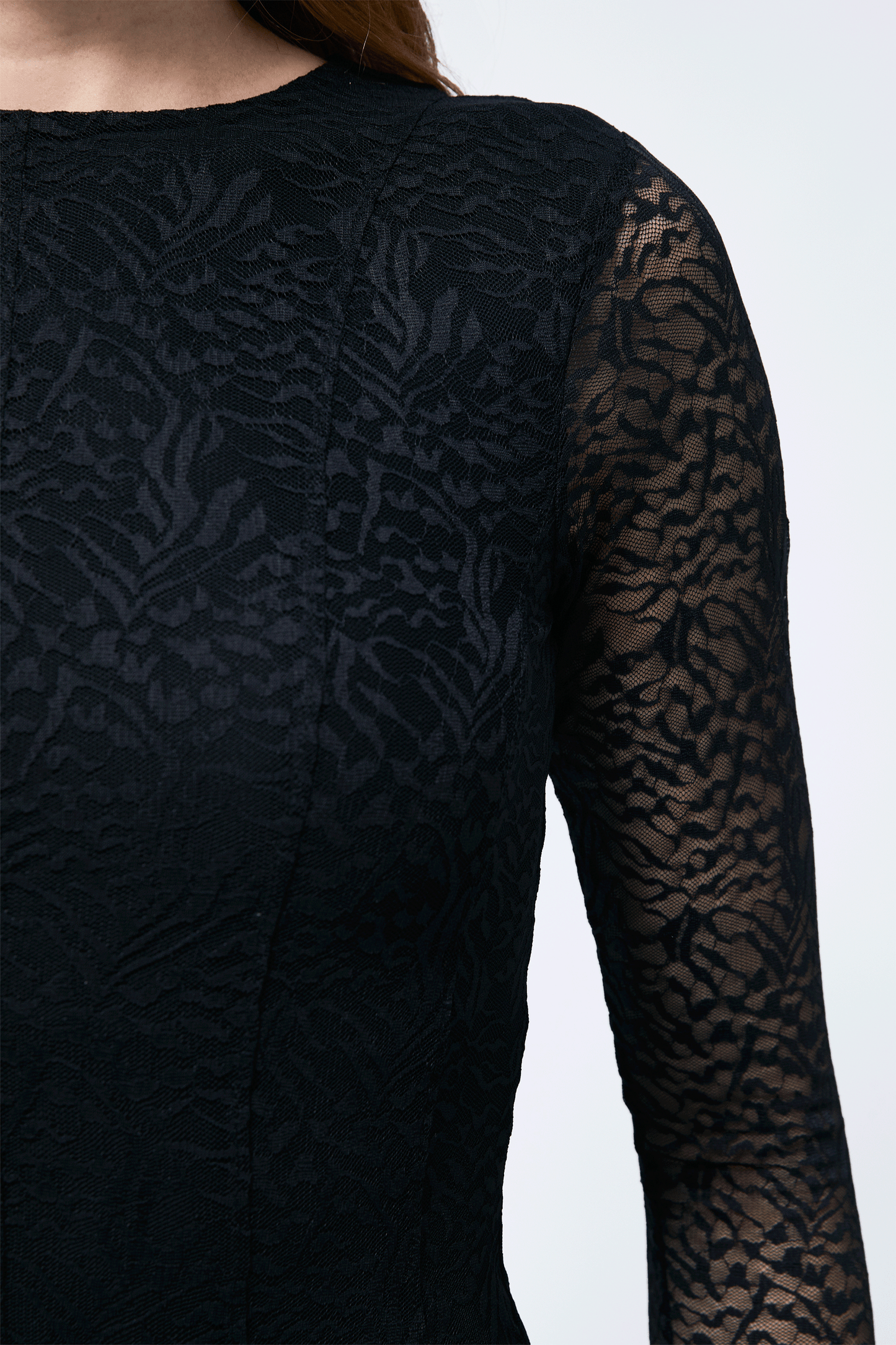 Vestido Aura manga larga de encaje con forro negro