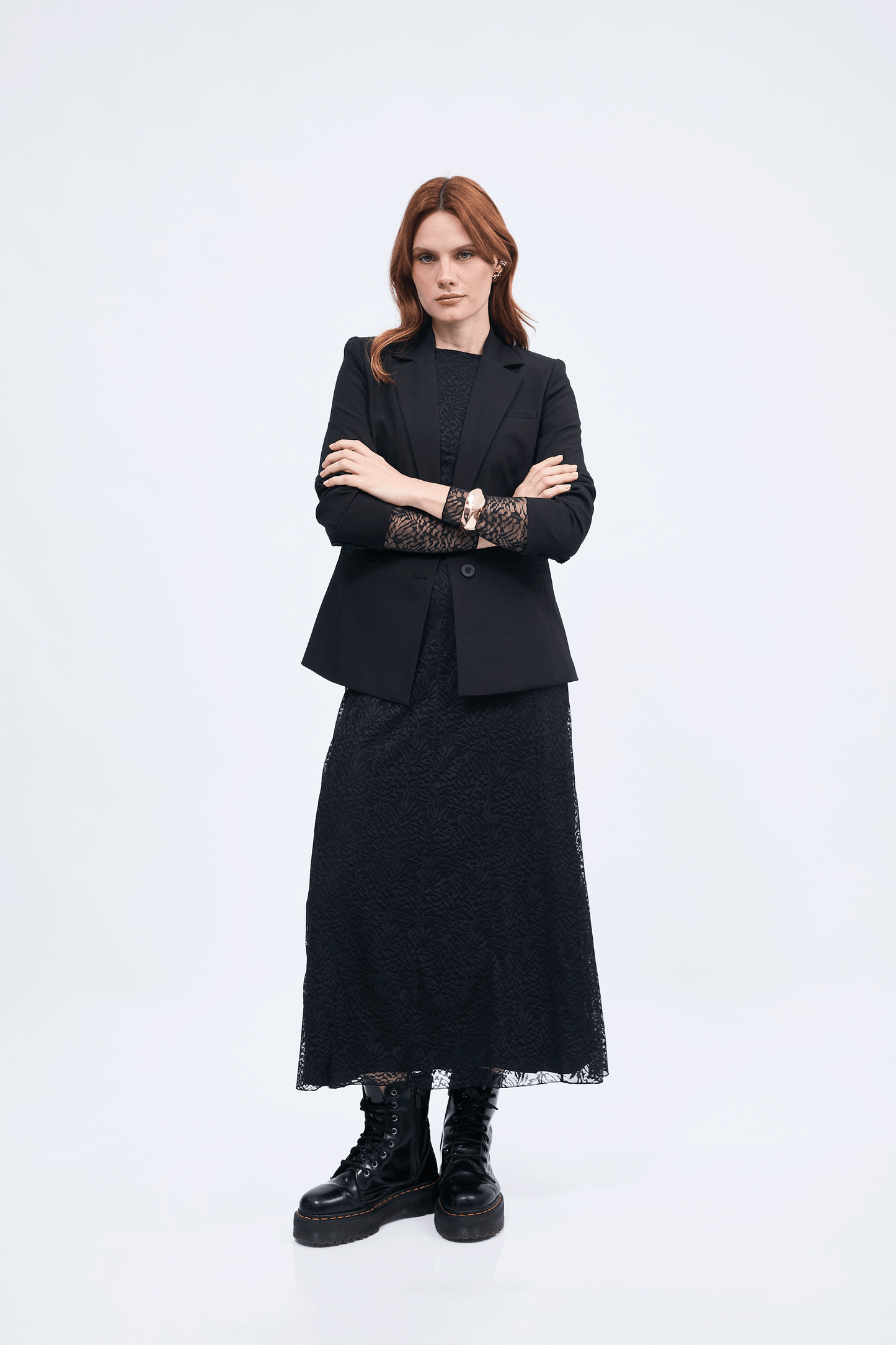 Vestido Aura manga larga de encaje con forro negro