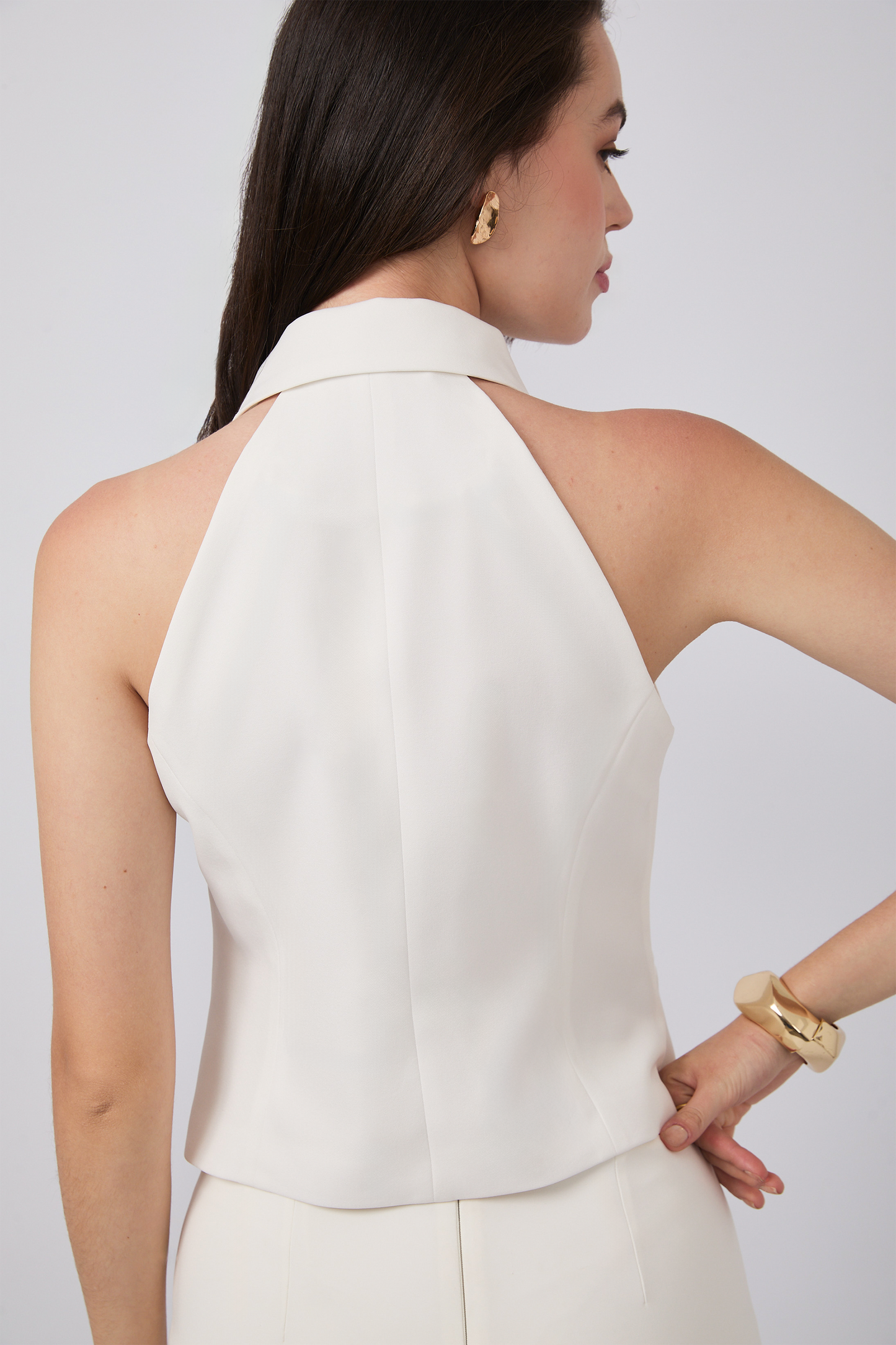 CHALECO HANNAH CON CUELLO CAMISERO Y BOLSILLOS FUNCIONALES PERLA [PRE-VENTA]