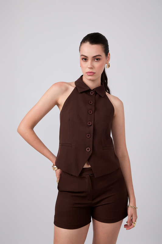 CHALECO HANNAH CON CUELLO CAMISERO Y BOLSILLOS FUNCIONALES MARRÓN [PRE-VENTA]