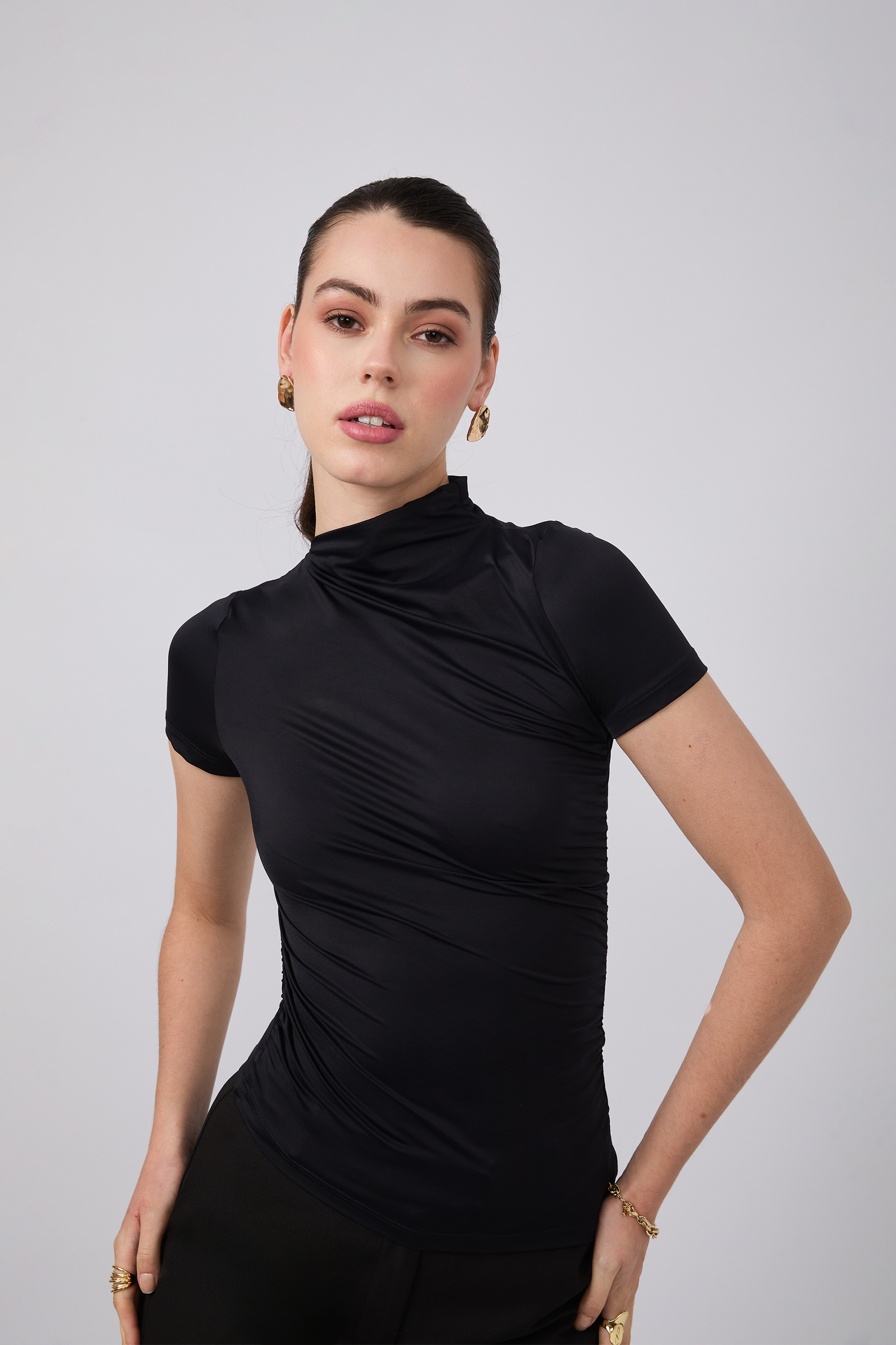 POLO ASIMÉTRICO MANGA CORTA DRAPEADO NEGRO - ASIA