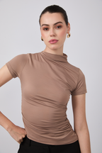 POLO ASIMÉTRICO MANGA CORTA DRAPEADO TOPO - ASIA