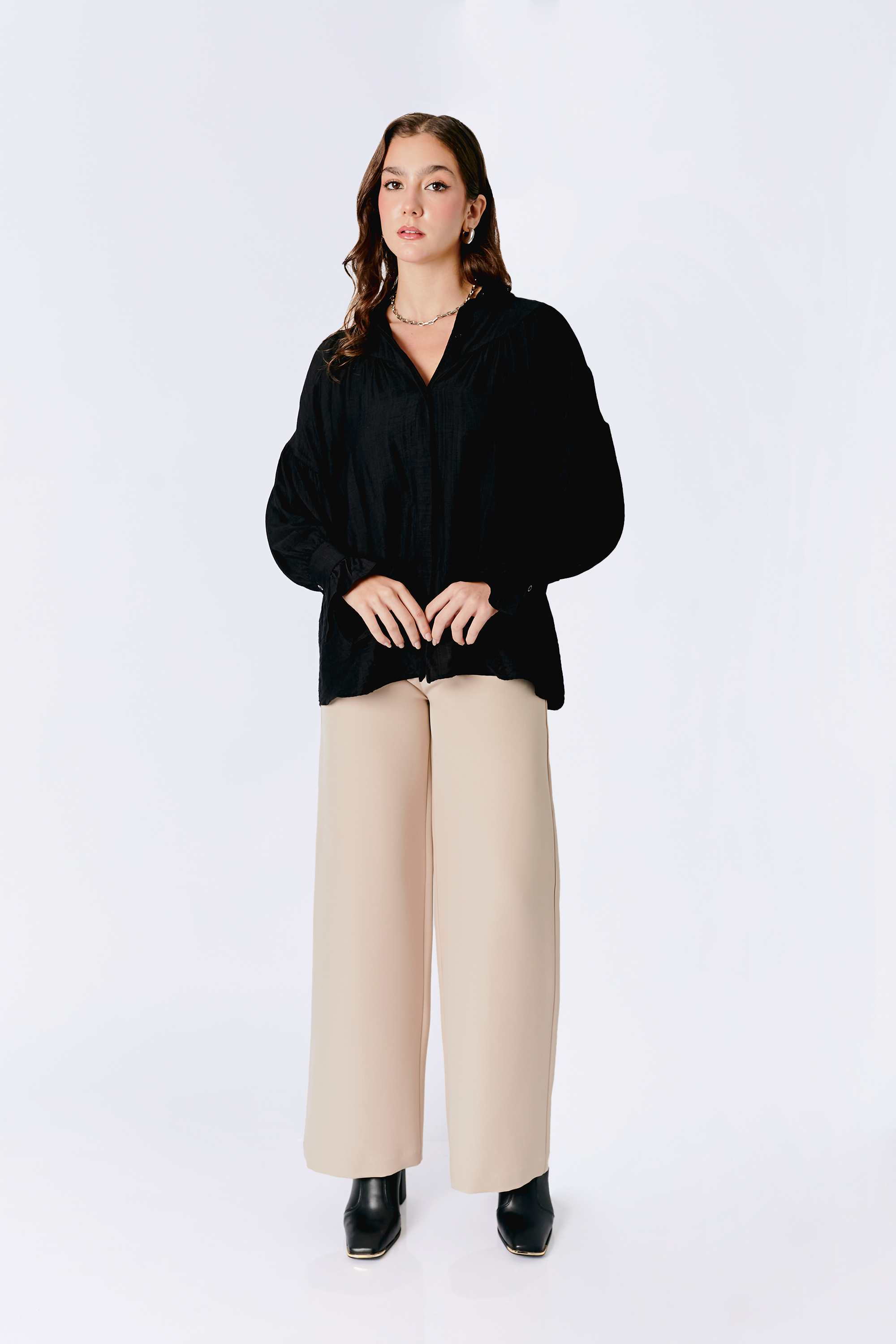 BLUSA MANGA LARGA CON RECOGIDO NEGRO - JOSEFINA