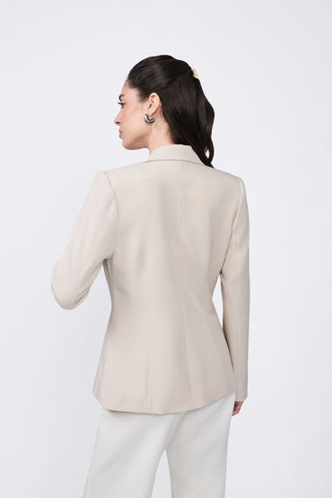 Blazer Daphne cruzado con solapa y bolsillos beige