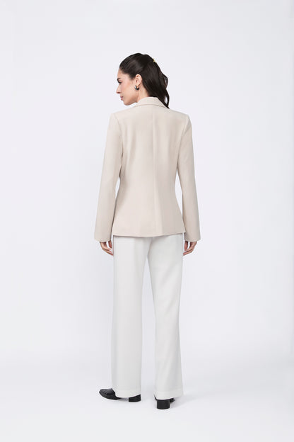 Blazer Daphne cruzado con solapa y bolsillos beige