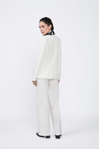 Blazer Daphne cruzado con solapa y bolsillos perla