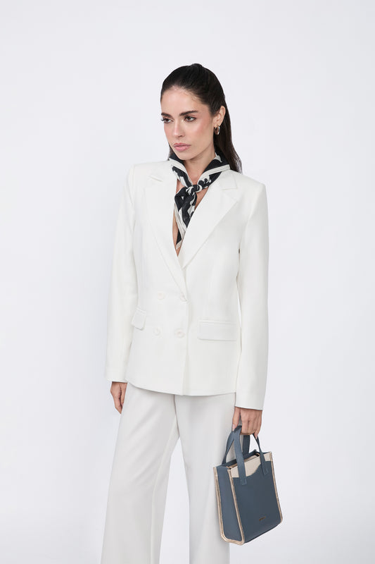 Blazer Daphne cruzado con solapa y bolsillos perla