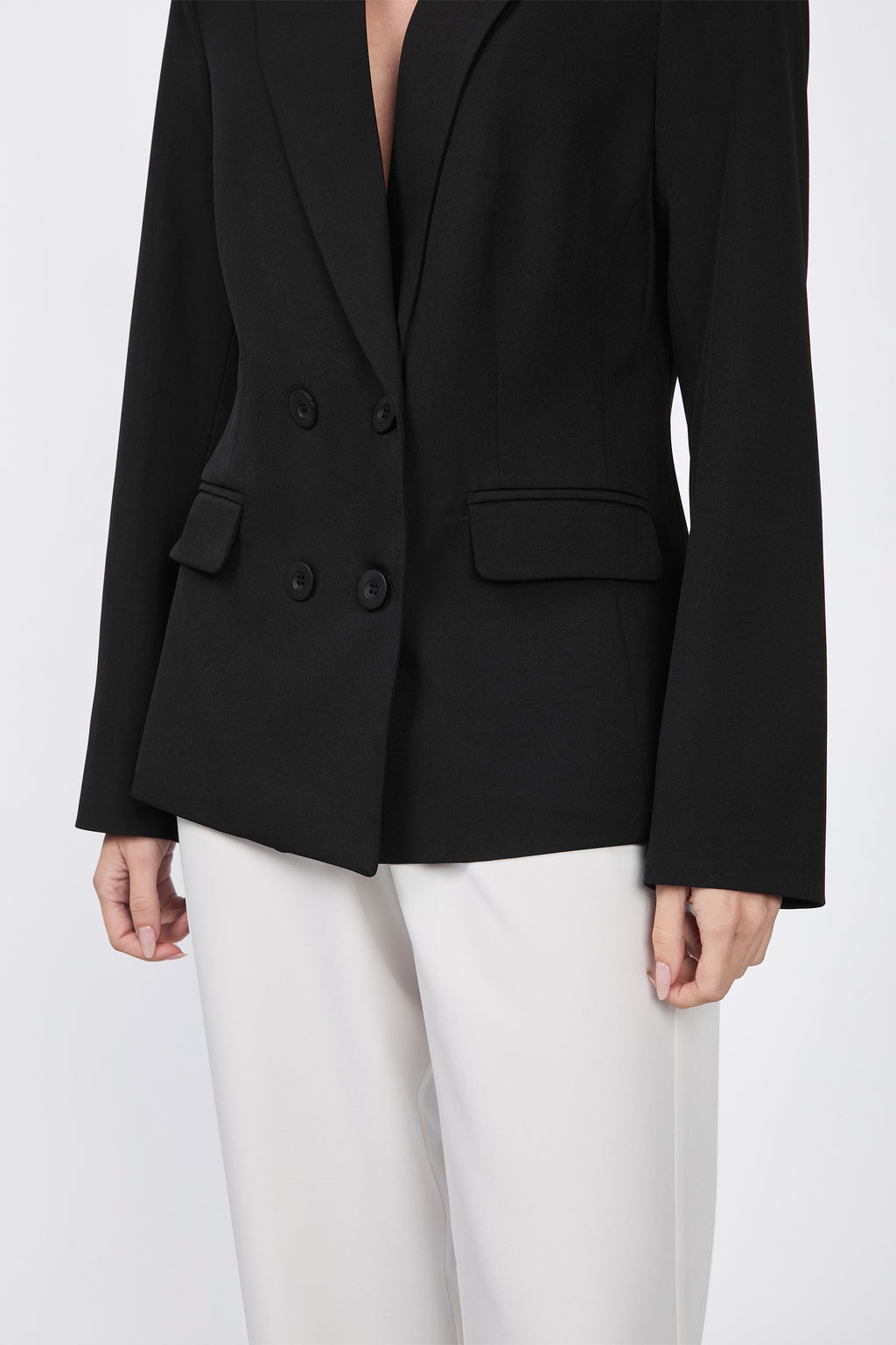 Blazer cruzado con solapa y bolsillos negro - Daphne