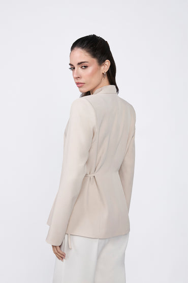 Blazer Sienna con solapa y amarre cintura beige