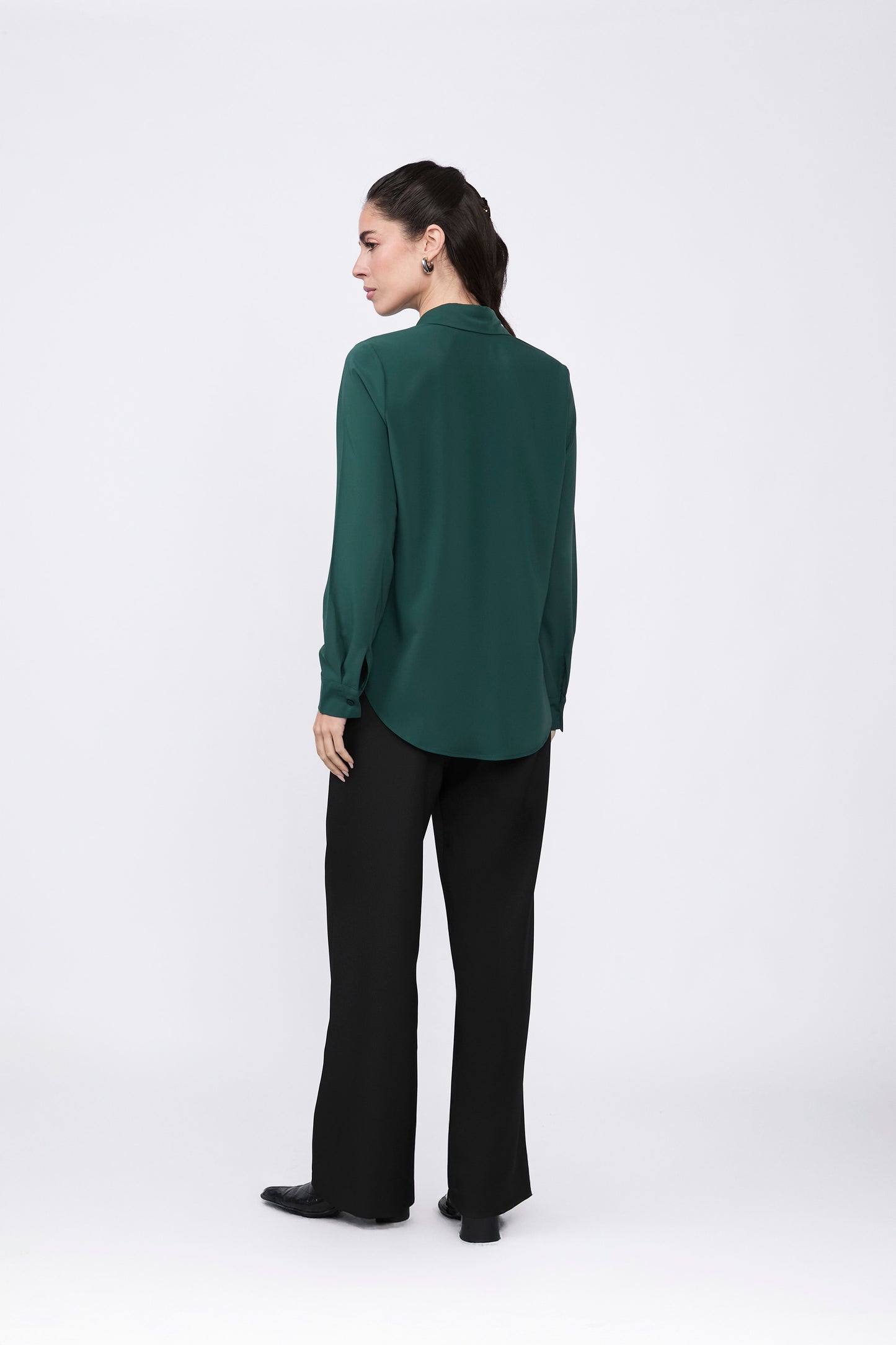 BLUSA LORENA MANGA LARGA CON BOTONES VERDE BOTELLA