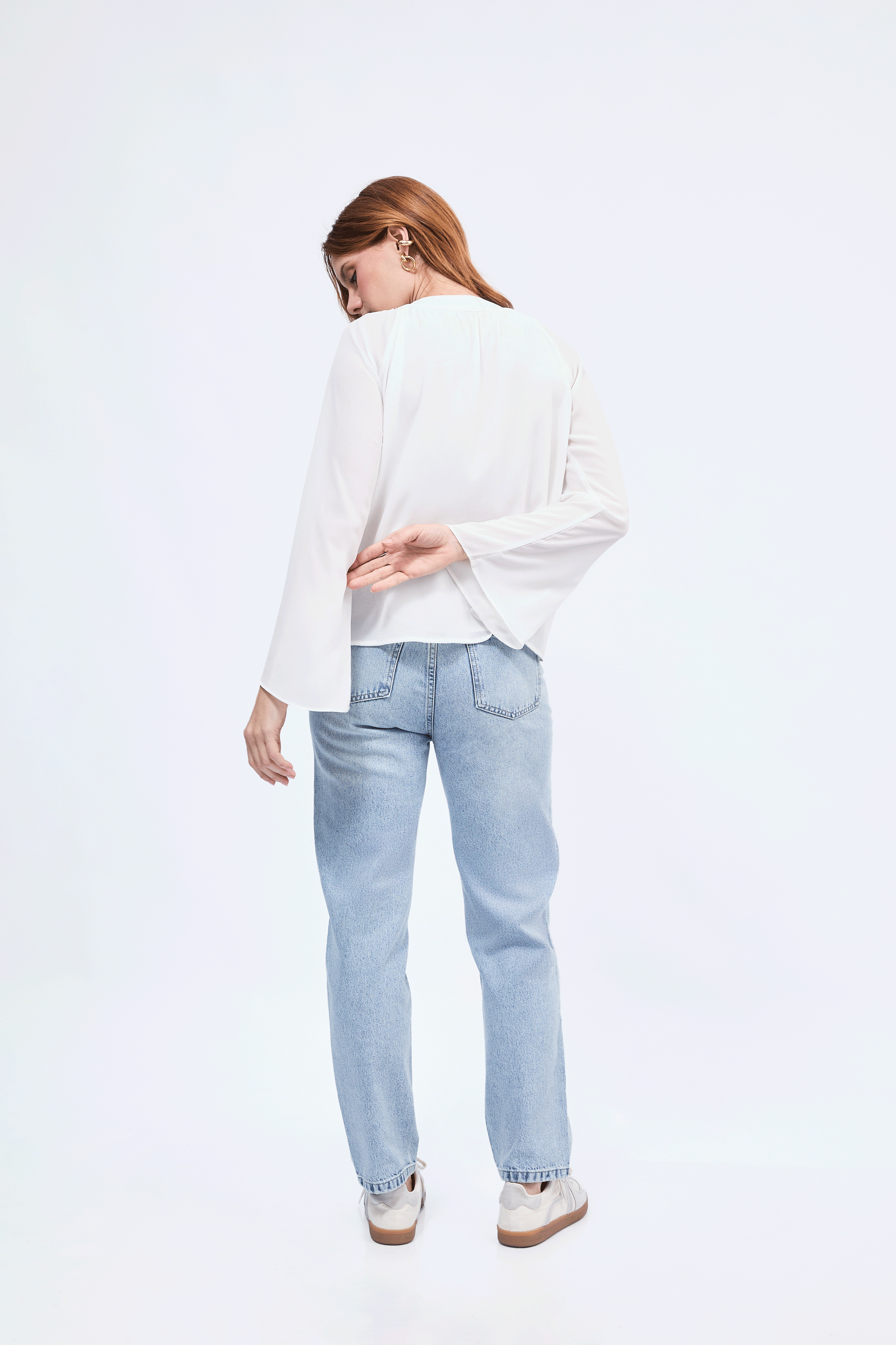 Blusa Alice cuello V con lazo para amarrar perla