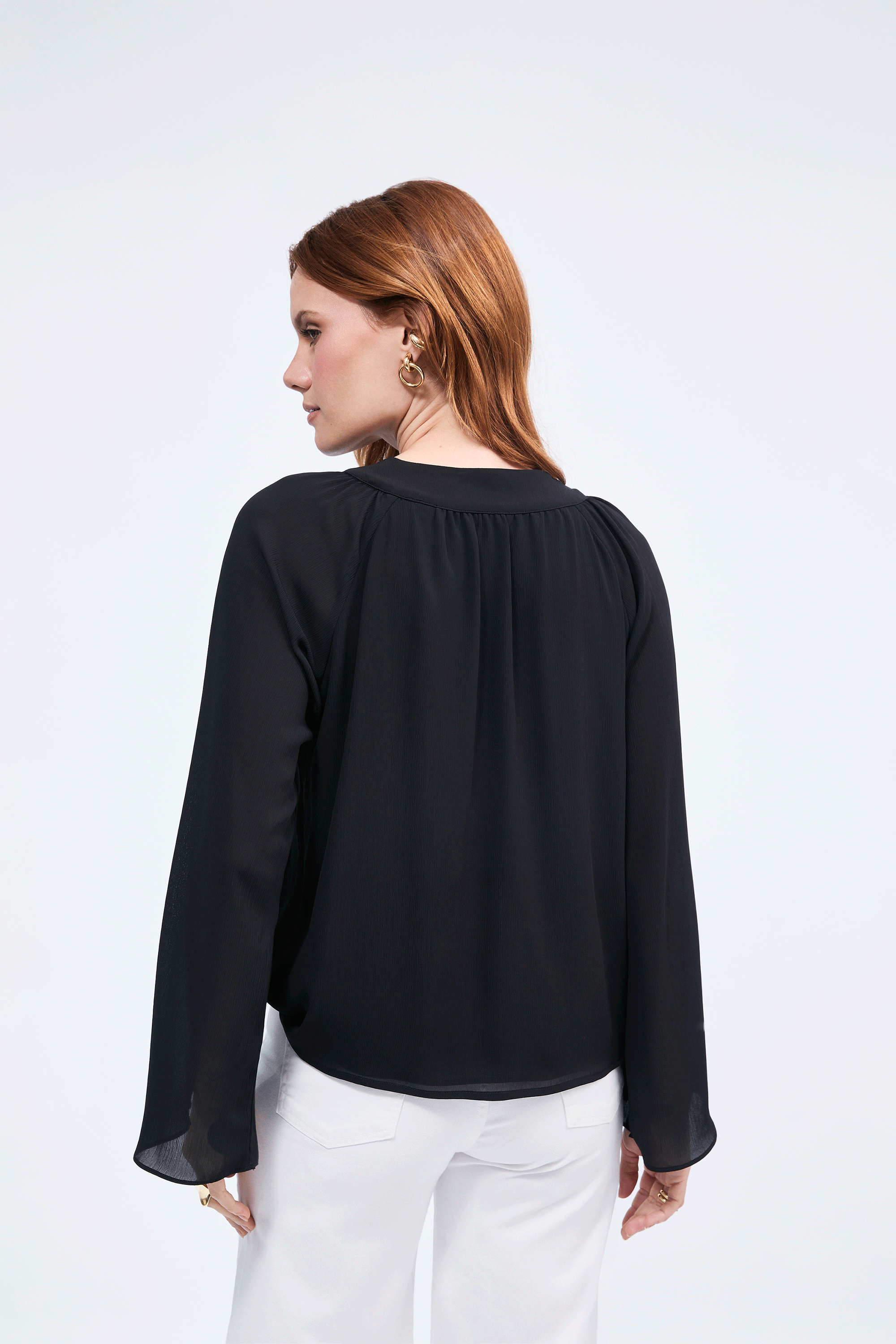Blusa Alice cuello V con lazo para amarrar negro