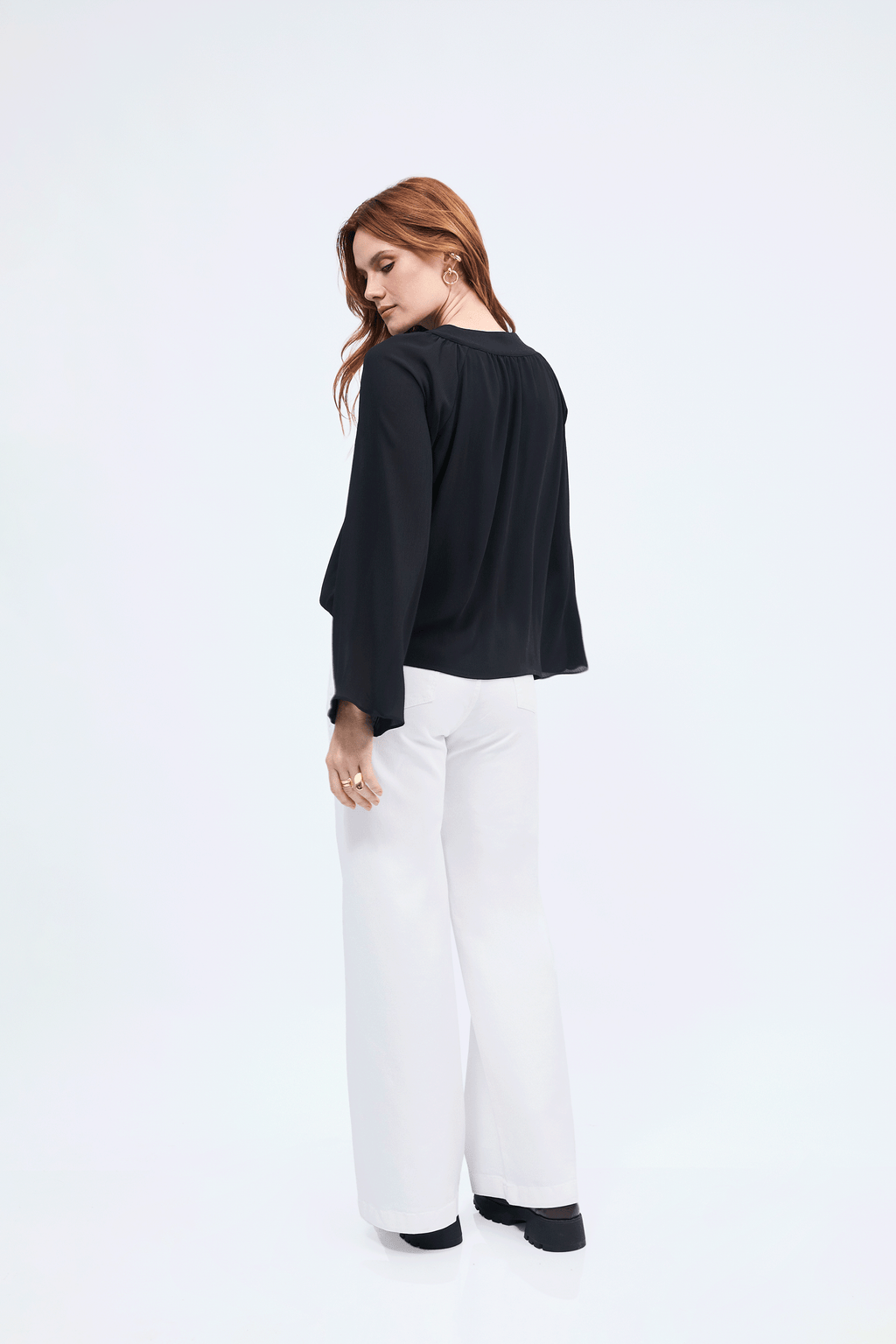 Blusa cuello V con lazo para amarrar negro - Alice