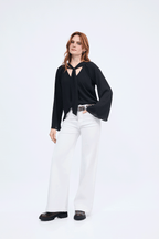 Blusa cuello V con lazo para amarrar negro - Alice