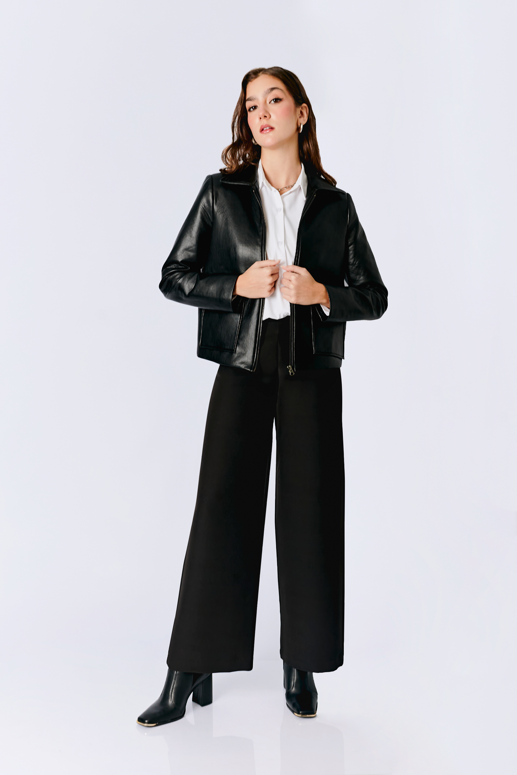 PANTALÓN A LA CINTURA CON PINZAS NEGRO - ANIA