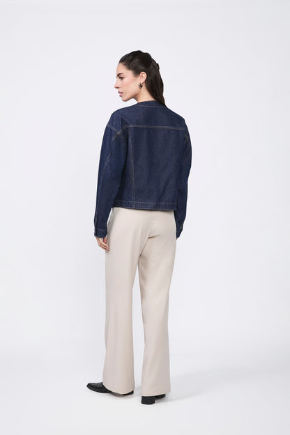 CASACA DENIM CON BOLSILLO INTERNO NATURAL