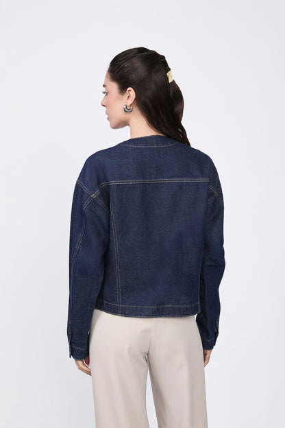 CASACA DENIM CON BOLSILLO INTERNO NATURAL